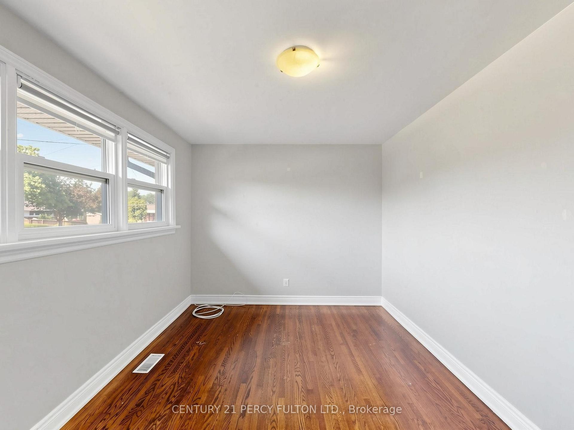 Photo 16 of 25 Kenwood Crescent, Hamilton, Huntington — HOMEH