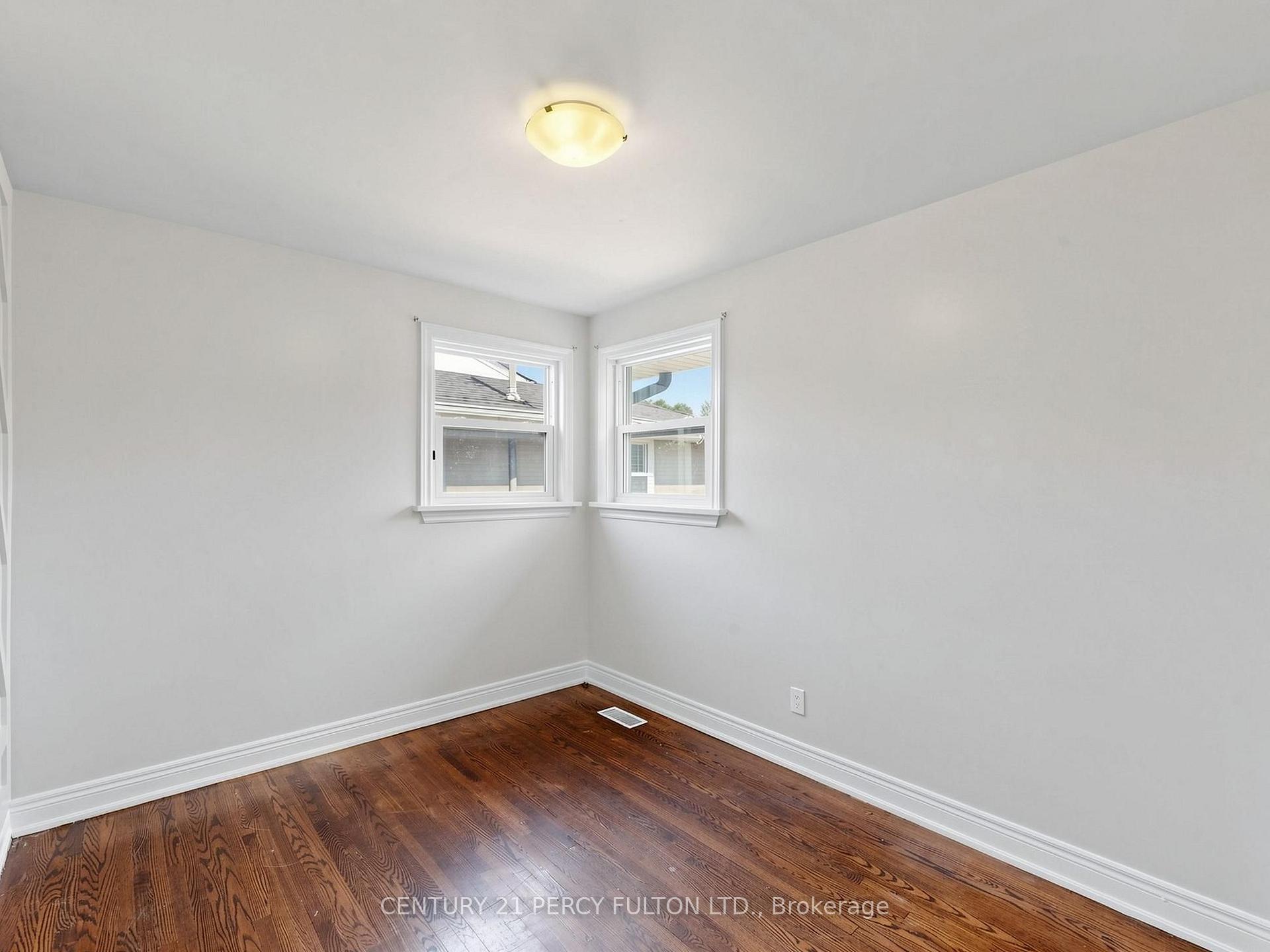 Photo 17 of 25 Kenwood Crescent, Hamilton, Huntington — HOMEH