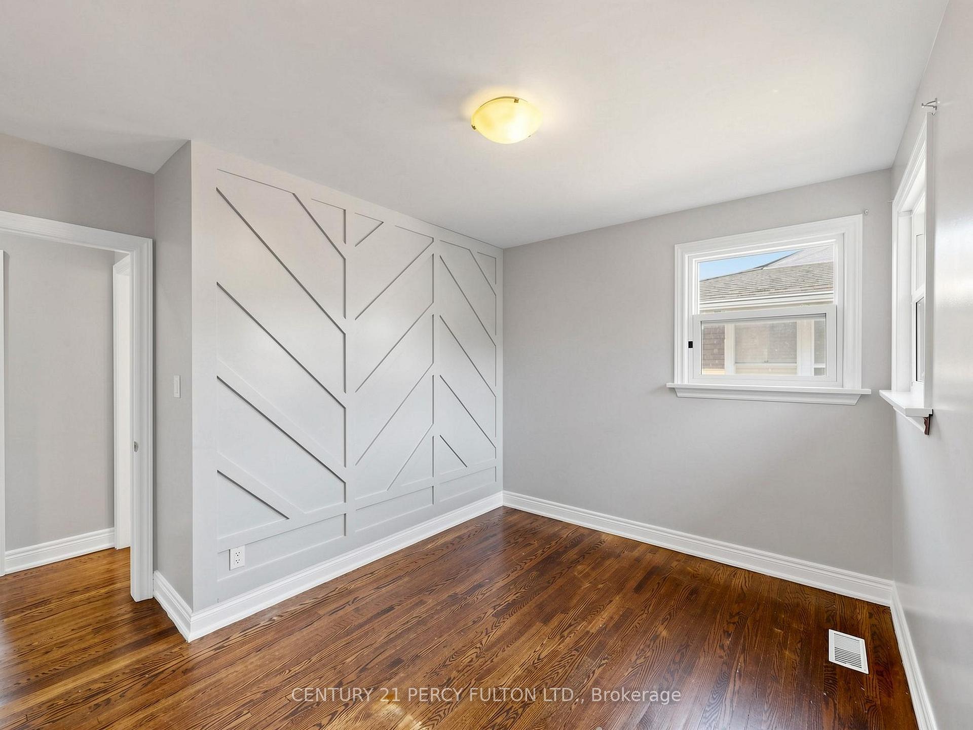 Photo 19 of 25 Kenwood Crescent, Hamilton, Huntington — HOMEH