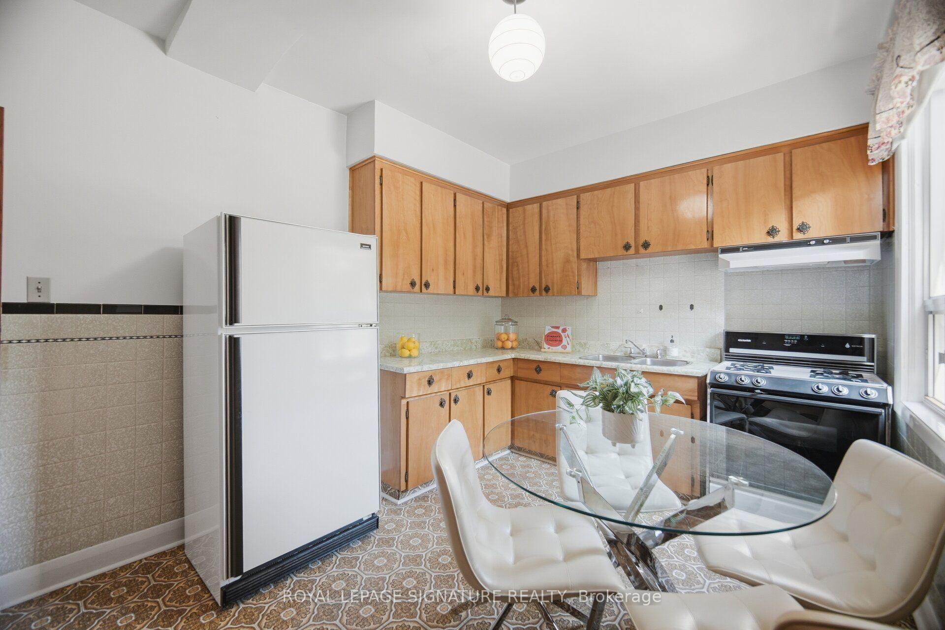 Photo 19 of 43 Marchmount Road, Toronto, Wychwood — HOMEH
