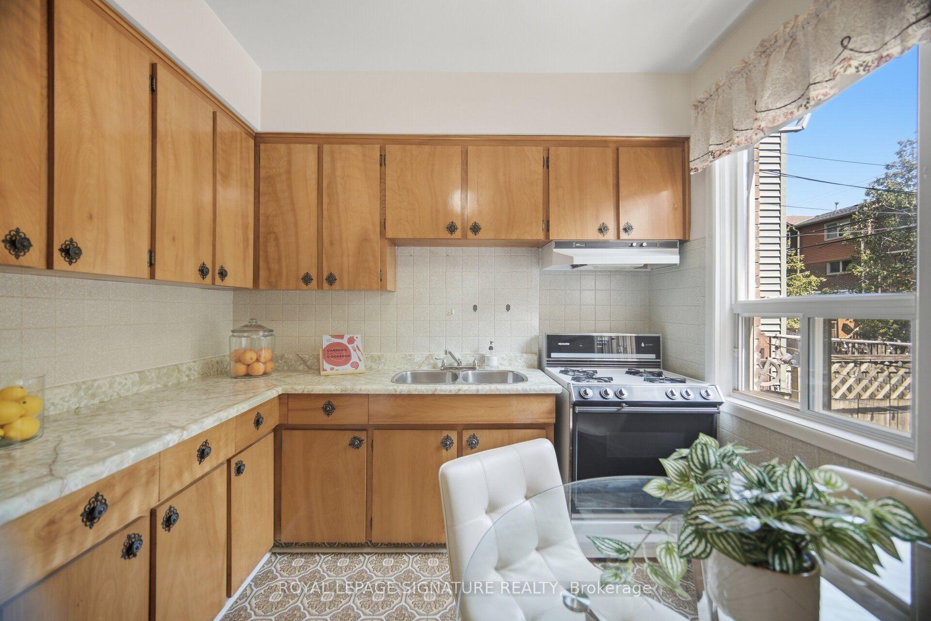 Photo 20 of 43 Marchmount Road, Toronto, Wychwood — HOMEH