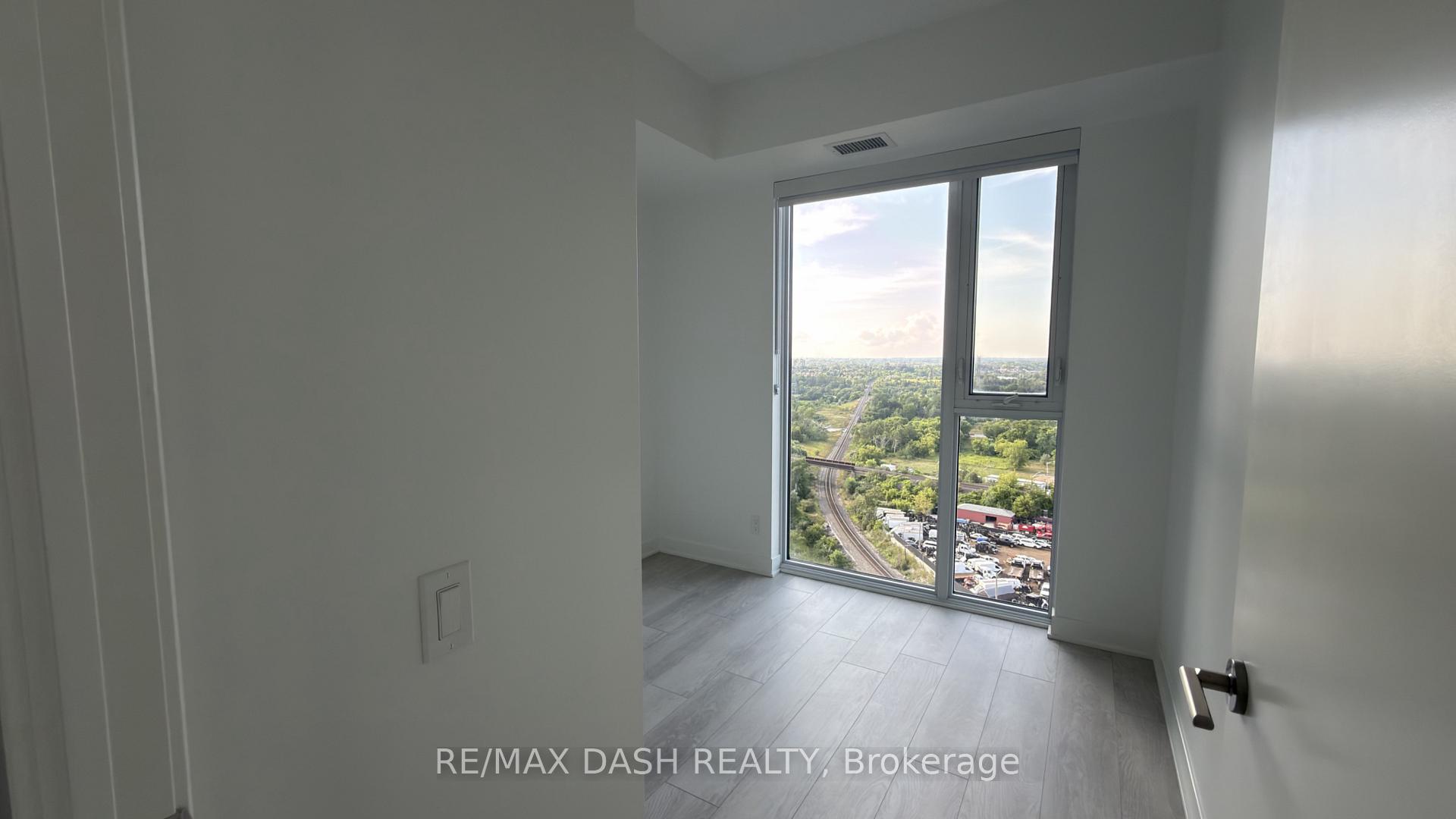 Photo 11 of Unit 1620, 6 Flavelle Trail, Vaughan, Steeles West Industrial — HOMEH