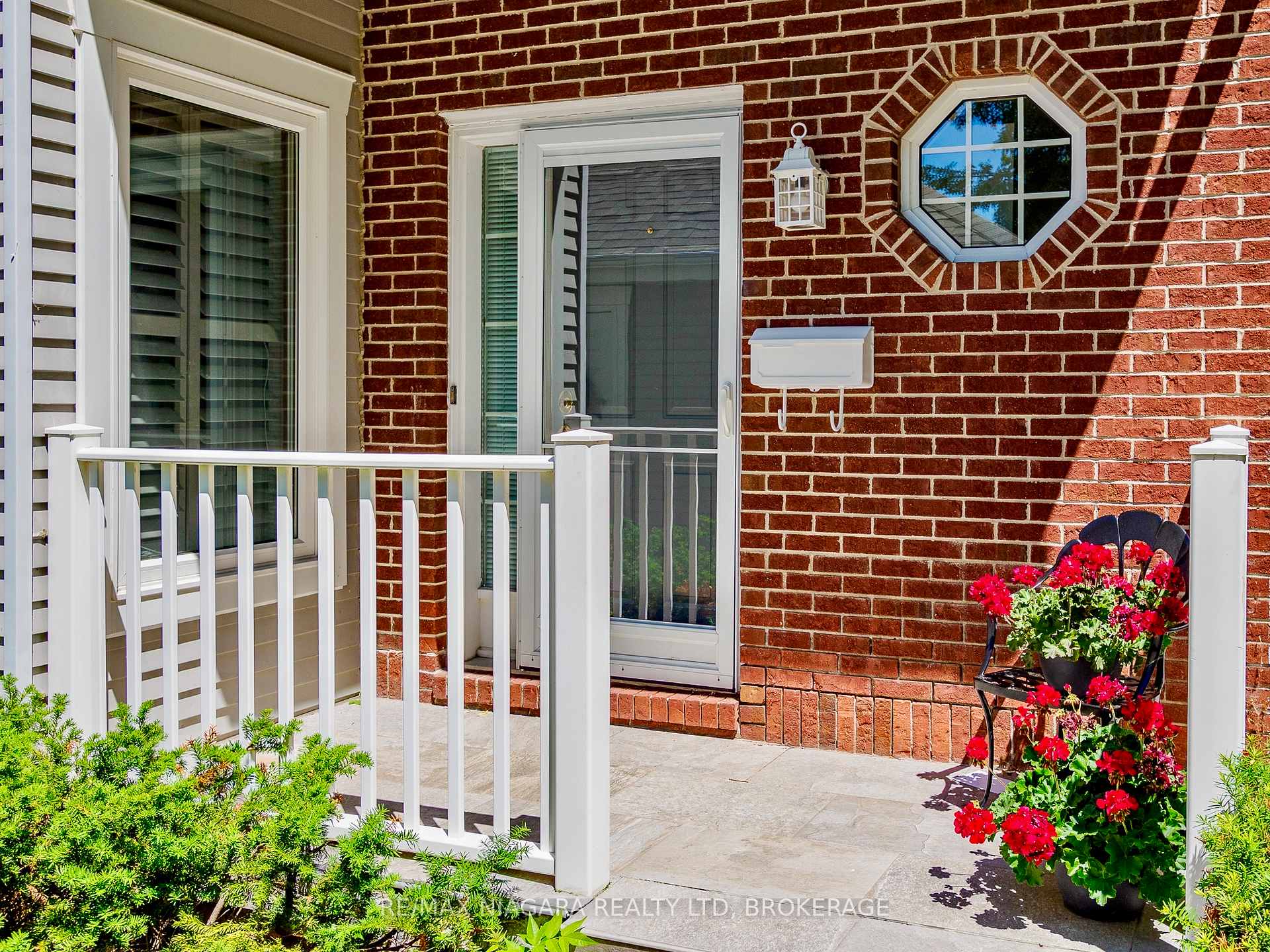 Photo 2 of Unit 23, 5 Lakeside Drive W, St. Catharines, Port Weller — HOMEH