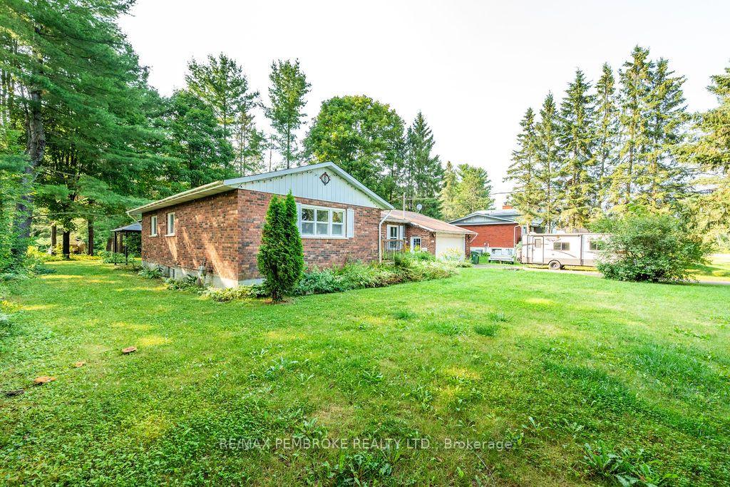 Photo 2 of 20 Meadowbrook Drive, Laurentian Valley, Laurentian Valley — HOMEH