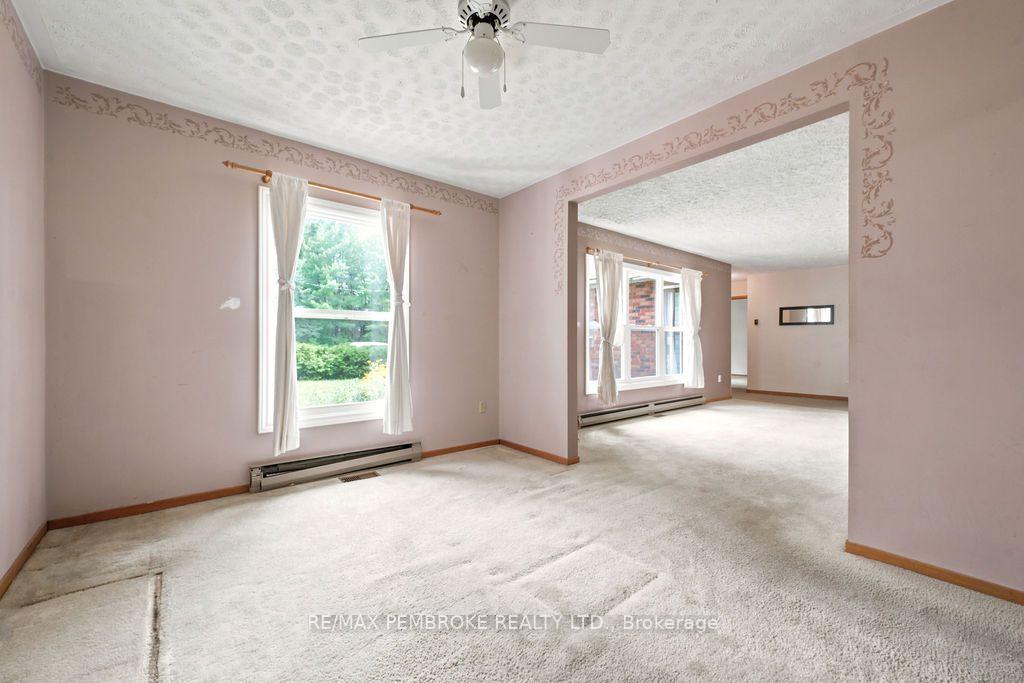 Photo 4 of 20 Meadowbrook Drive, Laurentian Valley, Laurentian Valley — HOMEH