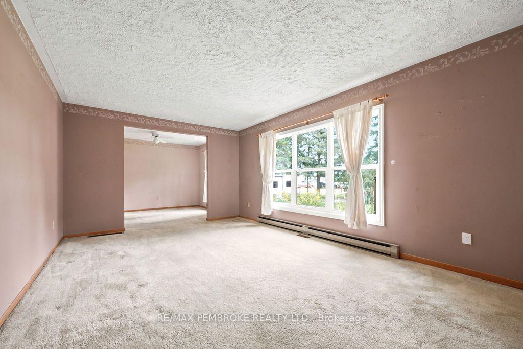 Photo 5 of 20 Meadowbrook Drive, Laurentian Valley, Laurentian Valley — HOMEH