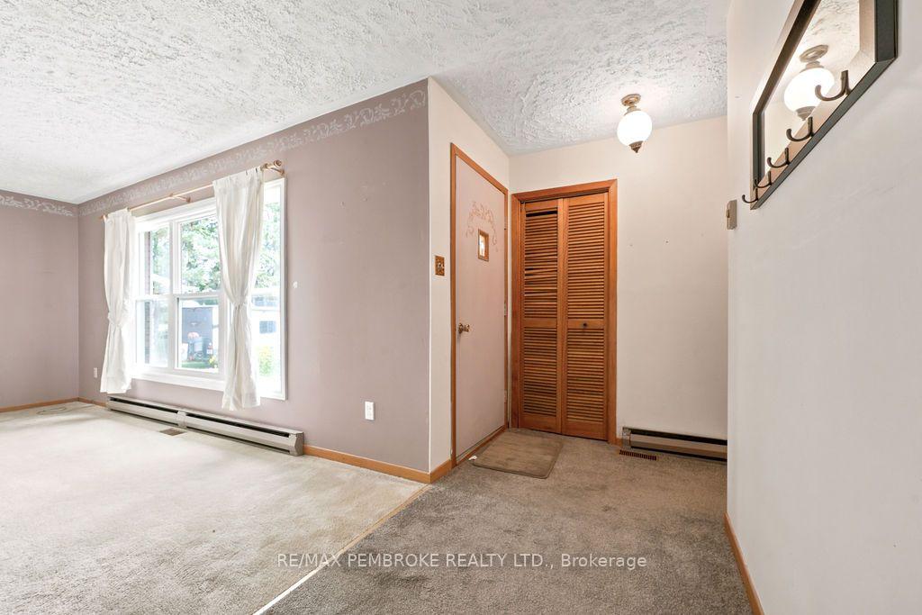 Photo 7 of 20 Meadowbrook Drive, Laurentian Valley, Laurentian Valley — HOMEH