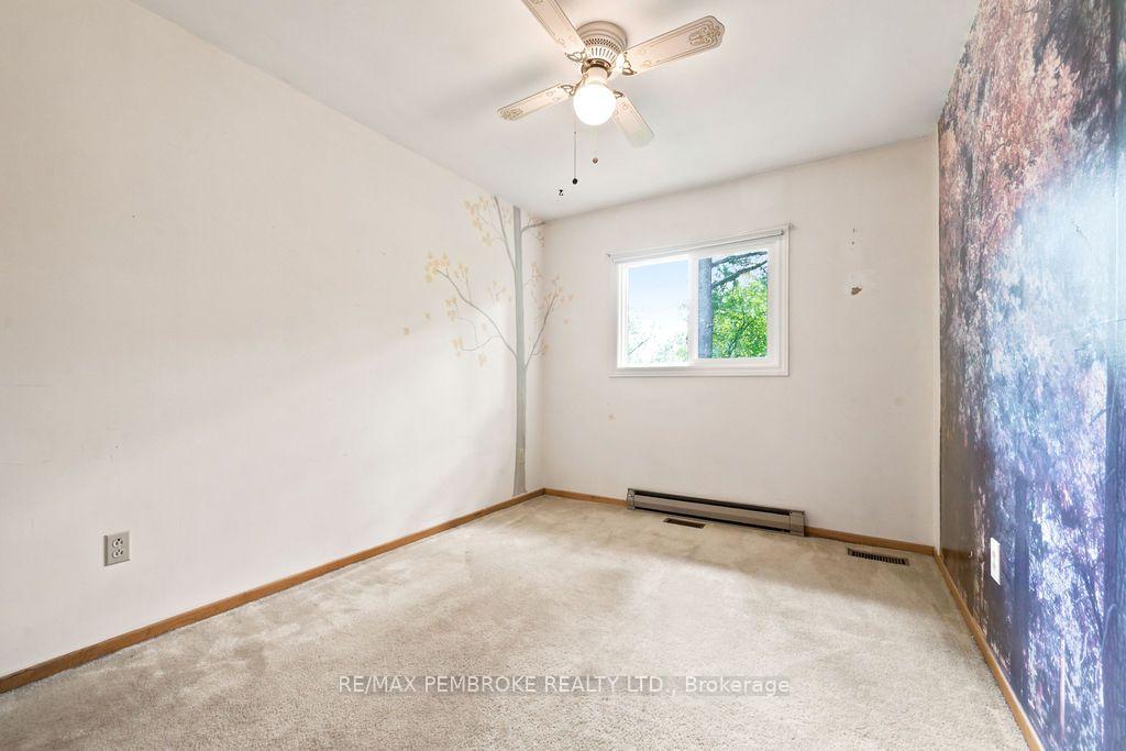 Photo 8 of 20 Meadowbrook Drive, Laurentian Valley, Laurentian Valley — HOMEH