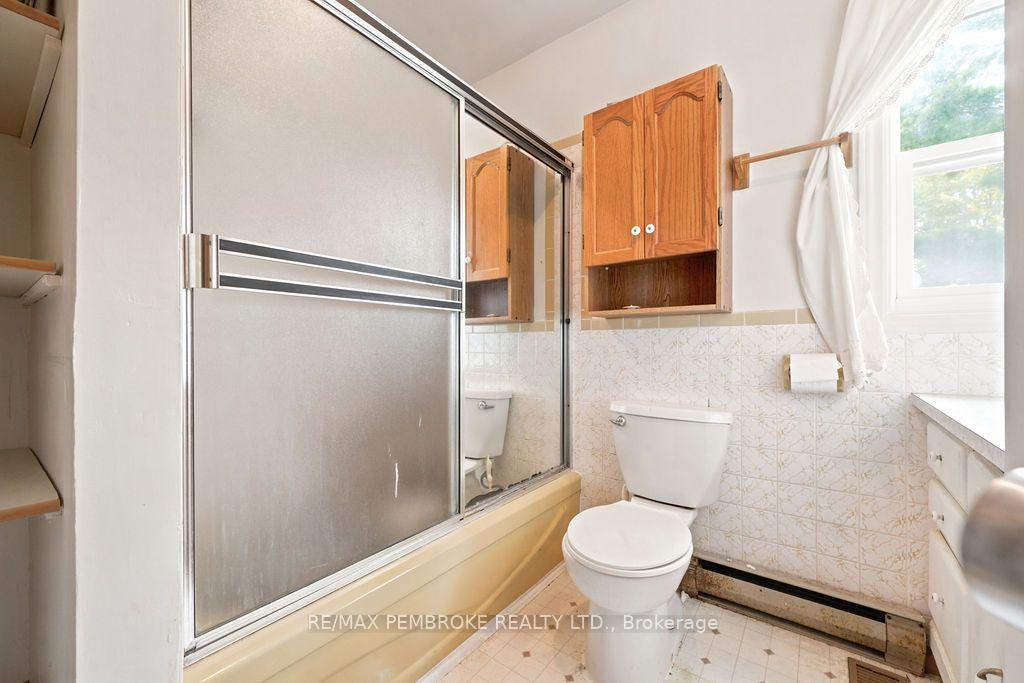 Photo 11 of 20 Meadowbrook Drive, Laurentian Valley, Laurentian Valley — HOMEH