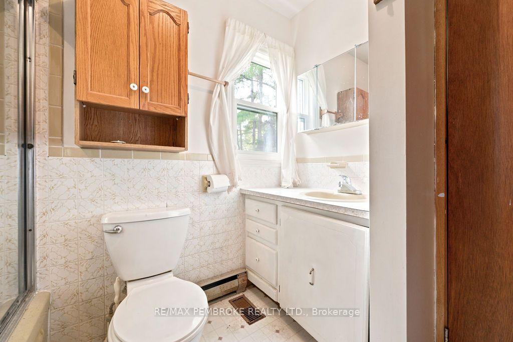 Photo 12 of 20 Meadowbrook Drive, Laurentian Valley, Laurentian Valley — HOMEH