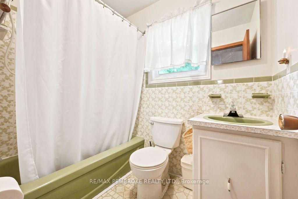 Photo 15 of 20 Meadowbrook Drive, Laurentian Valley, Laurentian Valley — HOMEH