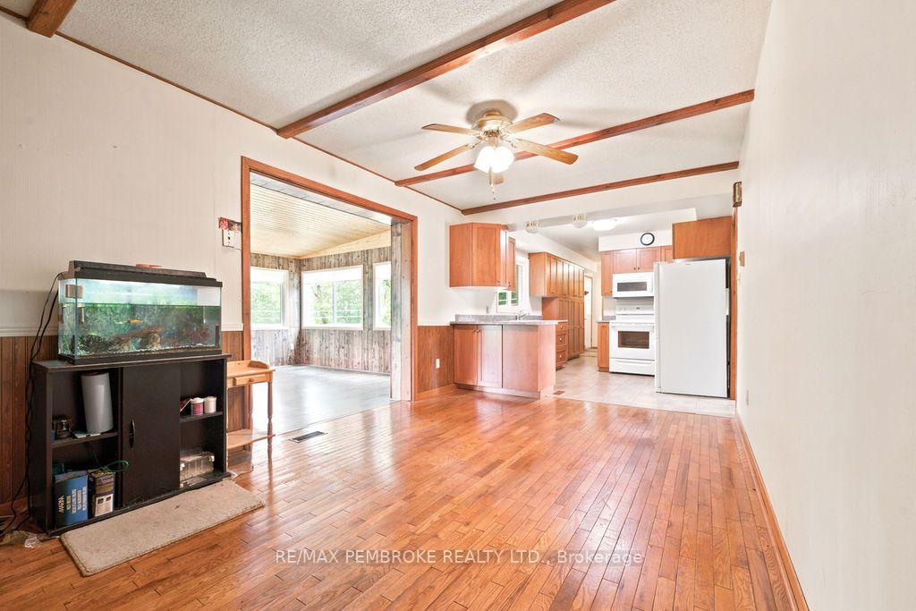 Photo 16 of 20 Meadowbrook Drive, Laurentian Valley, Laurentian Valley — HOMEH