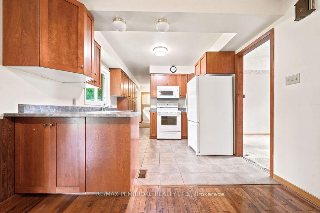 Photo 17 of 20 Meadowbrook Drive, Laurentian Valley, Laurentian Valley — HOMEH