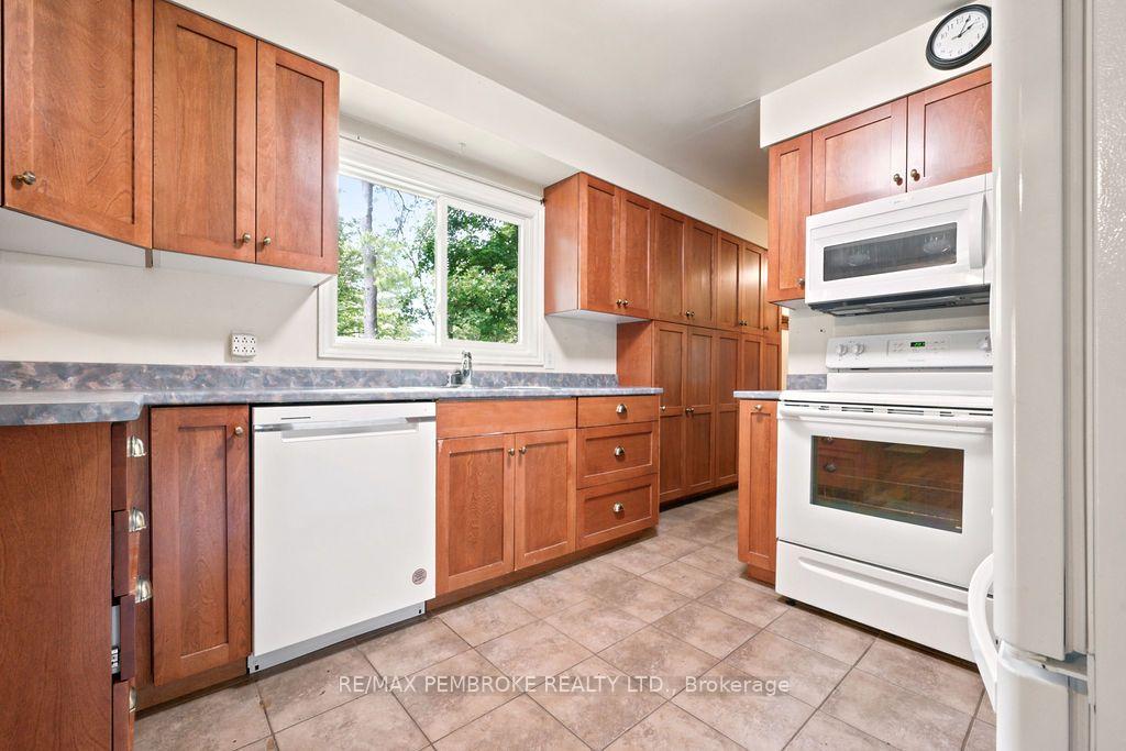 Photo 23 of 20 Meadowbrook Drive, Laurentian Valley, Laurentian Valley — HOMEH