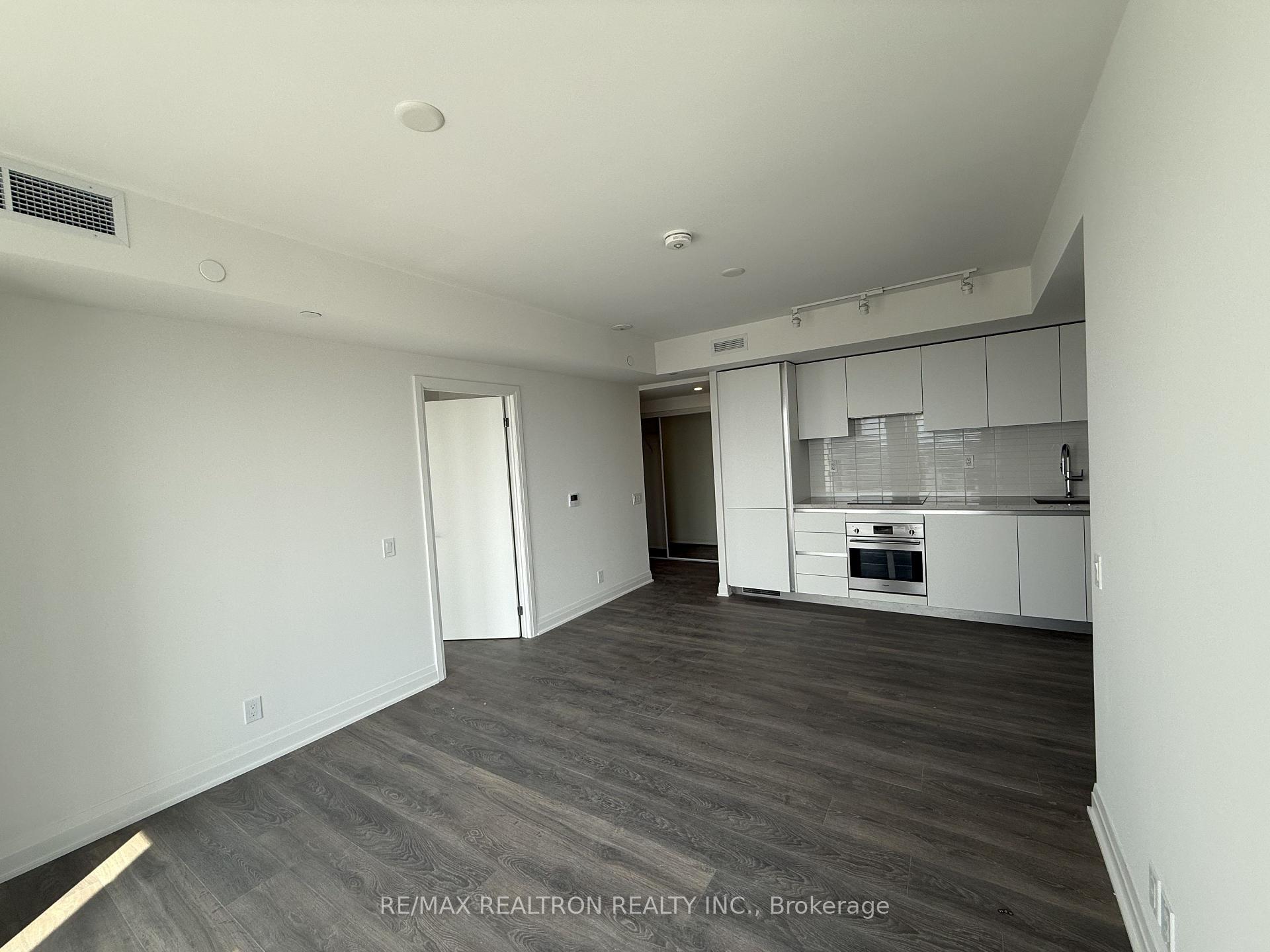 Photo 4 of Unit 910, 25 Frederick Todd Way, Toronto, Thorncliffe Park — HOMEH