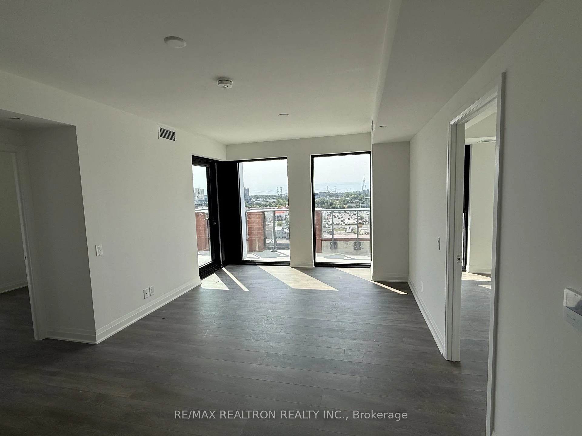 Photo 3 of Unit 910, 25 Frederick Todd Way, Toronto, Thorncliffe Park — HOMEH