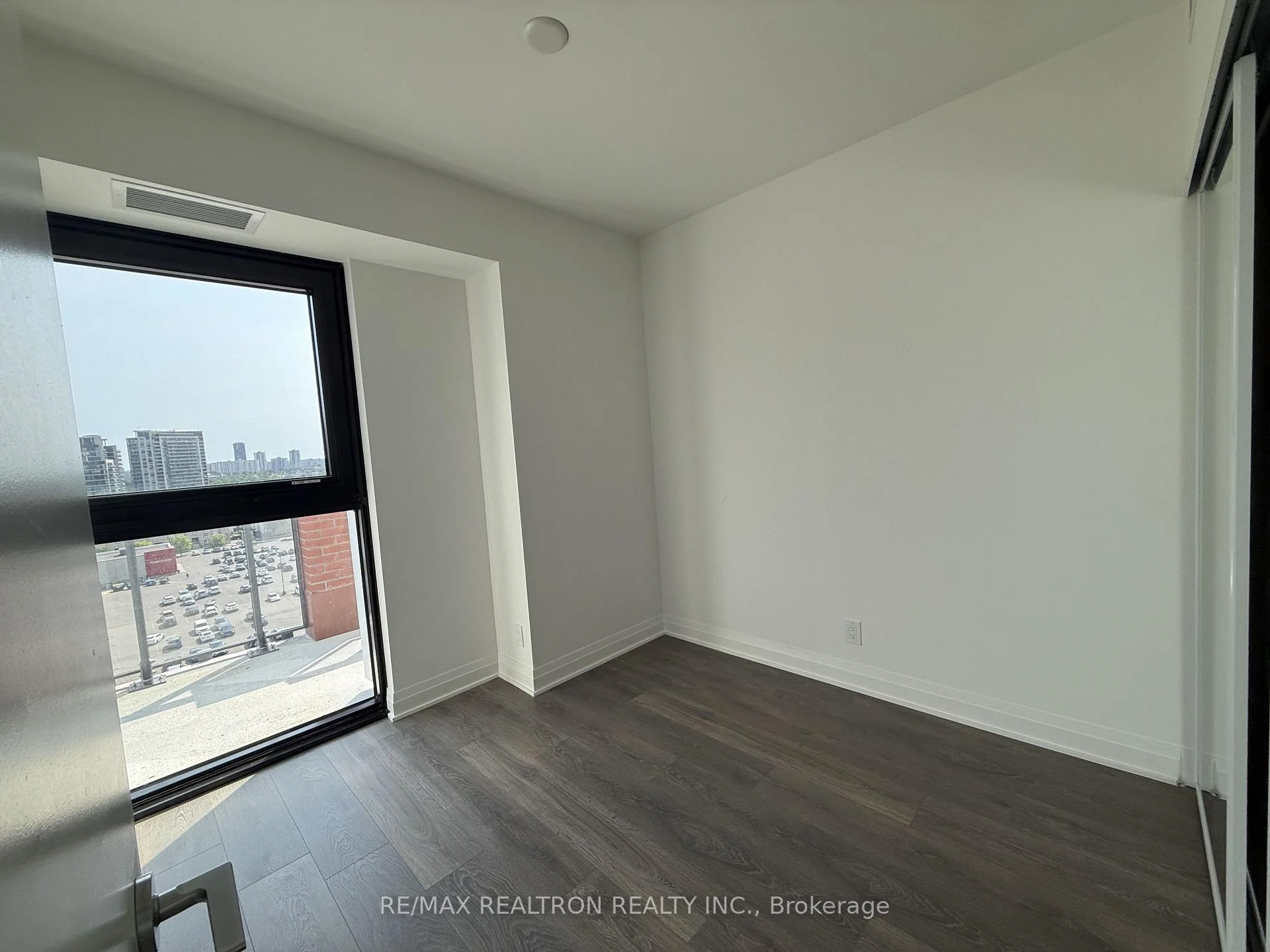 Photo 5 of Unit 910, 25 Frederick Todd Way, Toronto, Thorncliffe Park — HOMEH