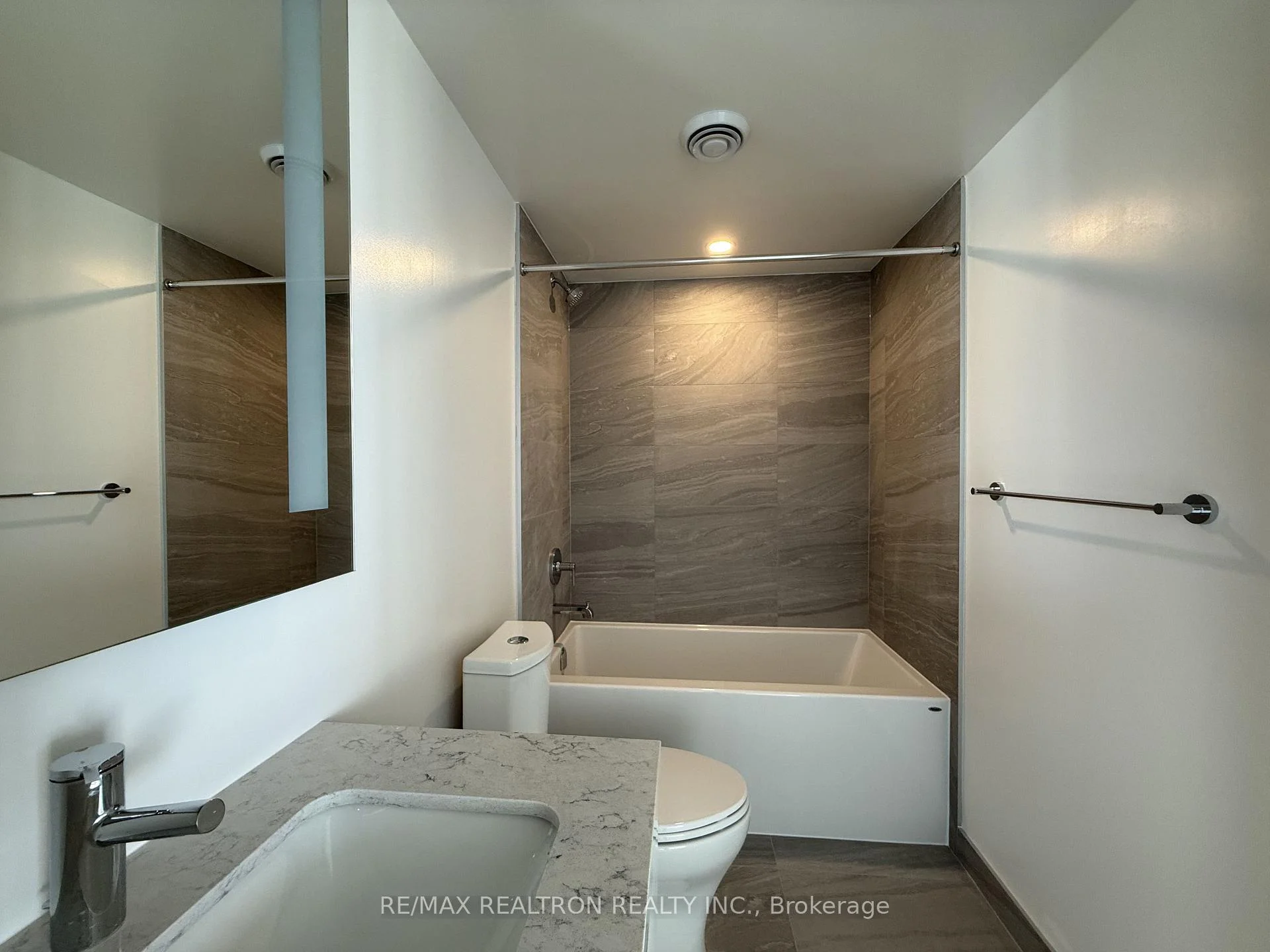 Photo 7 of Unit 910, 25 Frederick Todd Way, Toronto, Thorncliffe Park — HOMEH