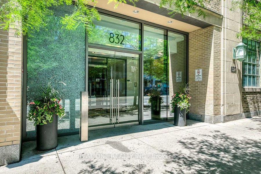 Photo 2 of Unit 3703, 832 Bay Street, Toronto, Bay Street Corridor — HOMEH