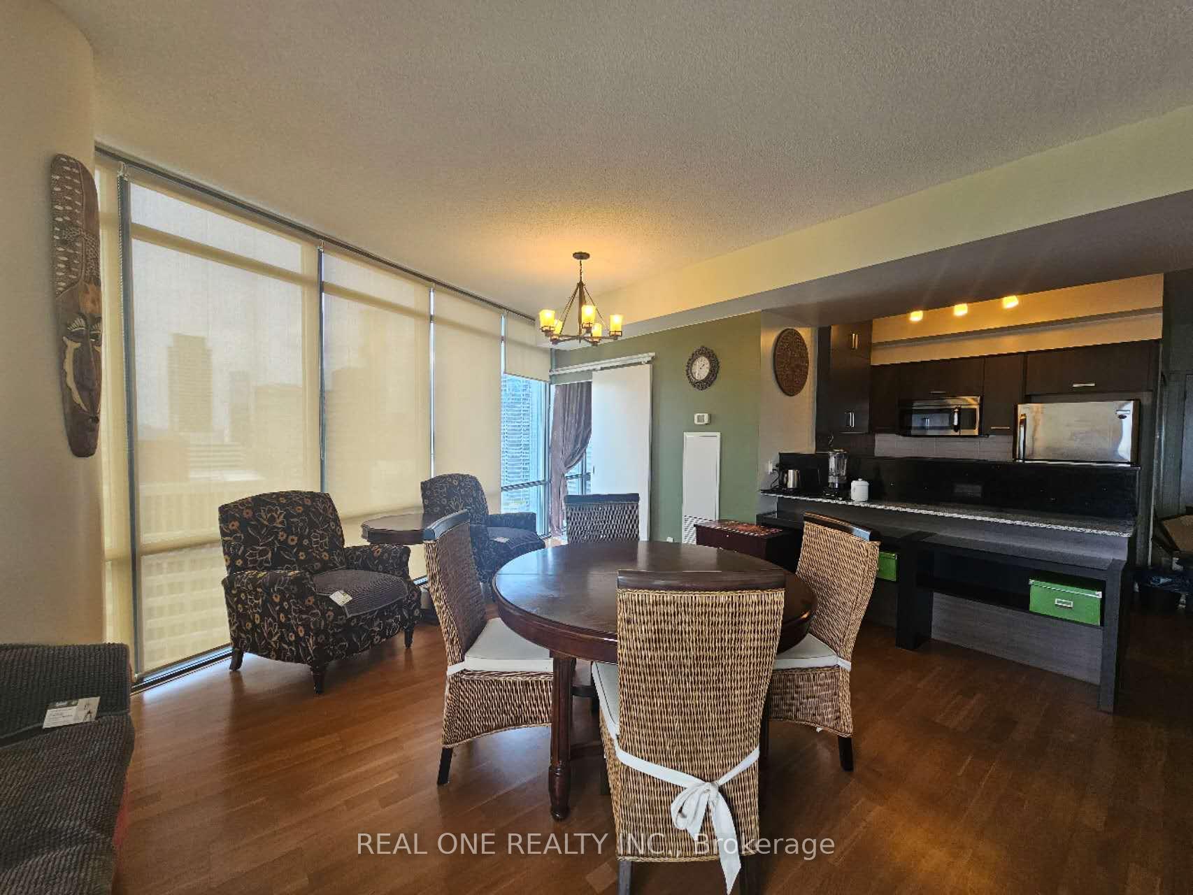 Photo 3 of Unit 3703, 832 Bay Street, Toronto, Bay Street Corridor — HOMEH