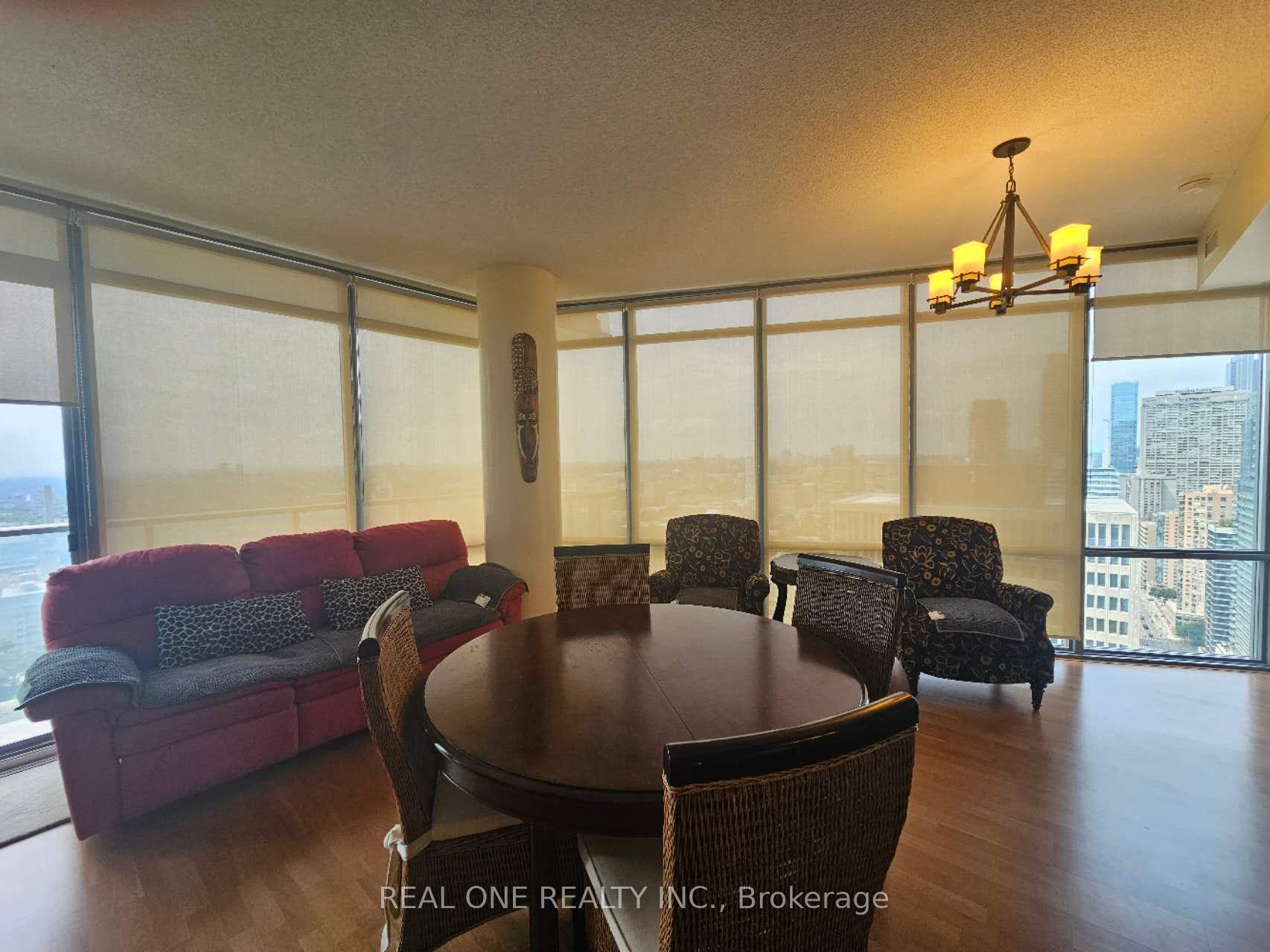 Photo 5 of Unit 3703, 832 Bay Street, Toronto, Bay Street Corridor — HOMEH