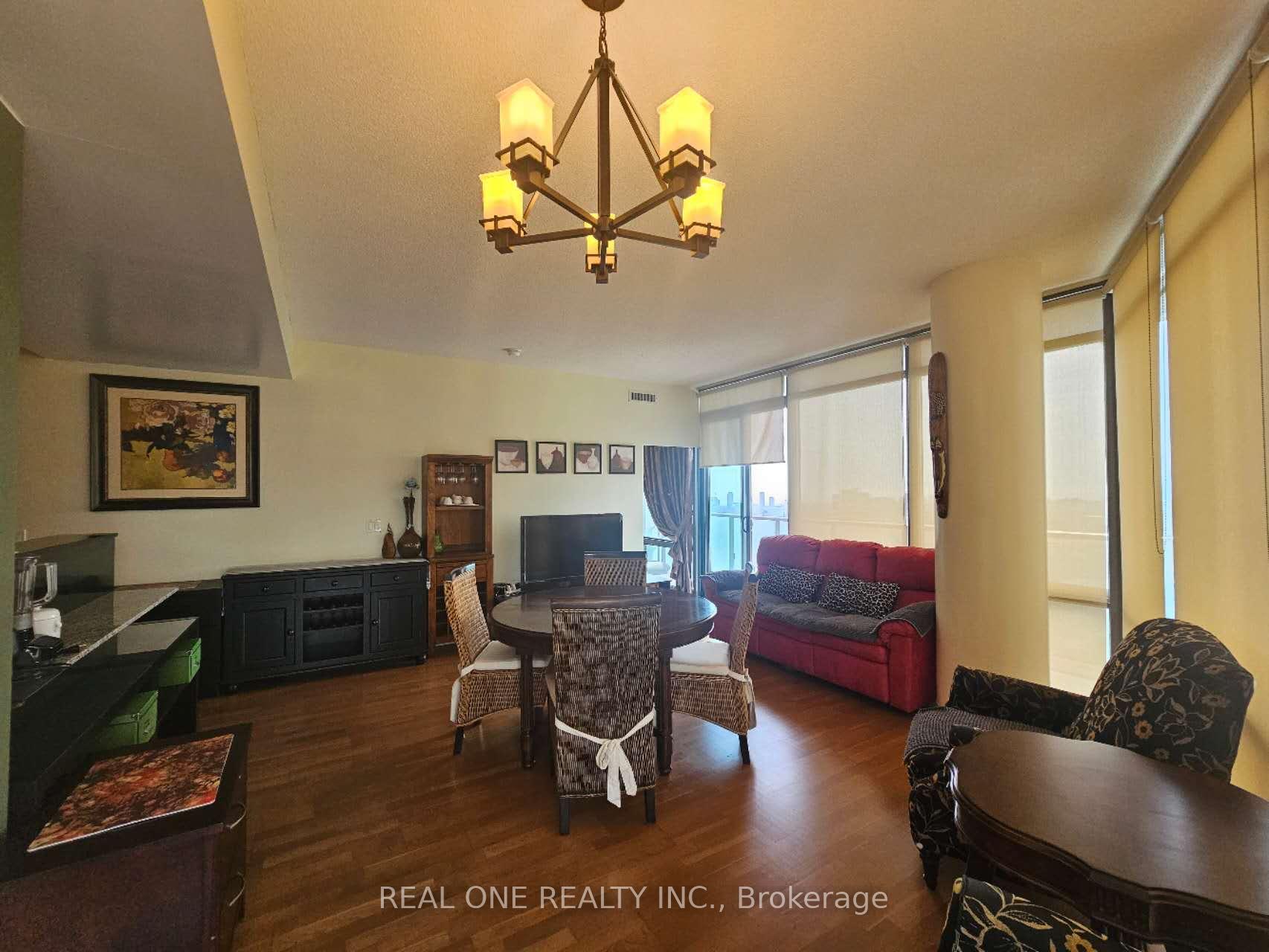 Photo 7 of Unit 3703, 832 Bay Street, Toronto, Bay Street Corridor — HOMEH
