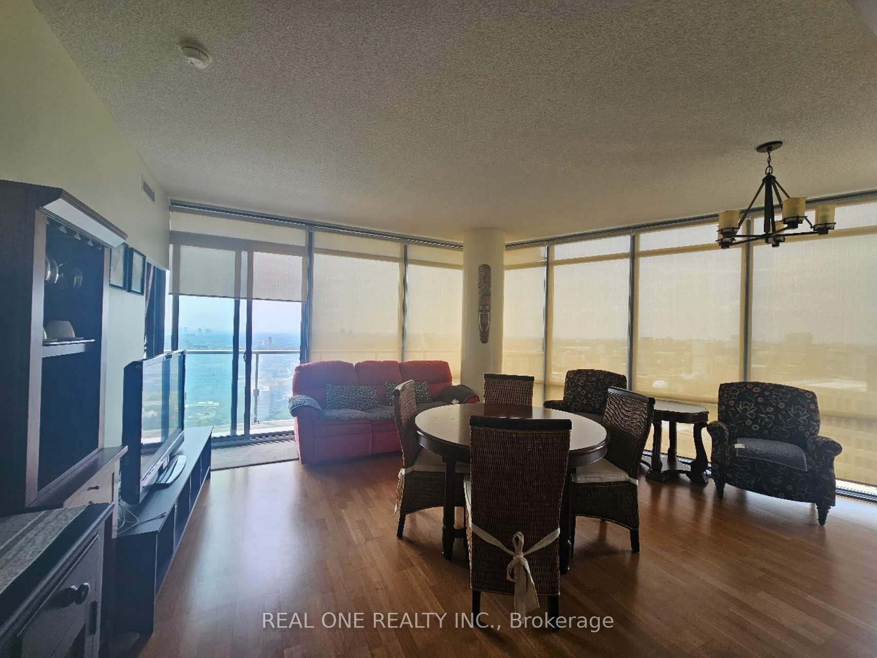 Photo 8 of Unit 3703, 832 Bay Street, Toronto, Bay Street Corridor — HOMEH