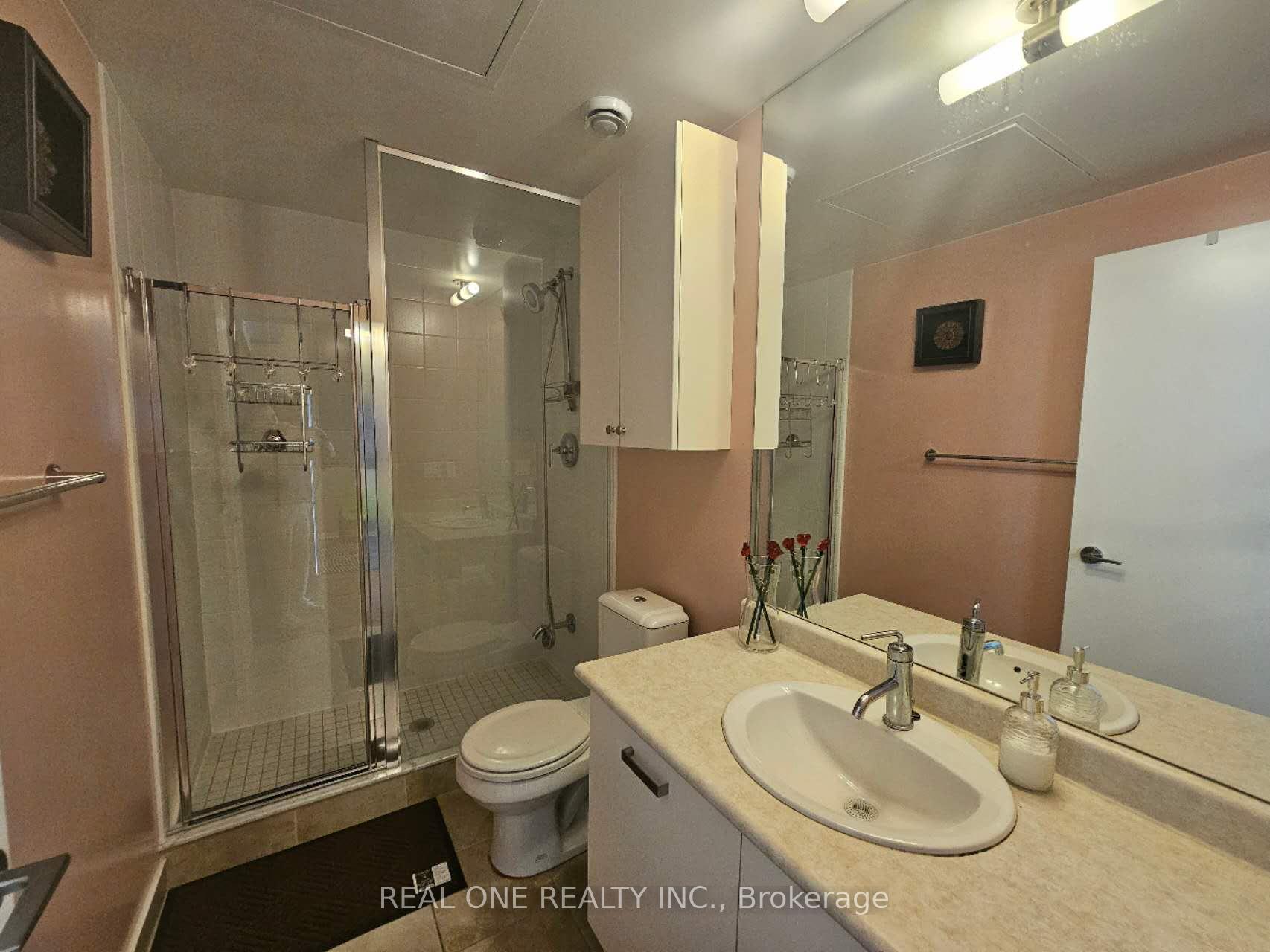 Photo 10 of Unit 3703, 832 Bay Street, Toronto, Bay Street Corridor — HOMEH