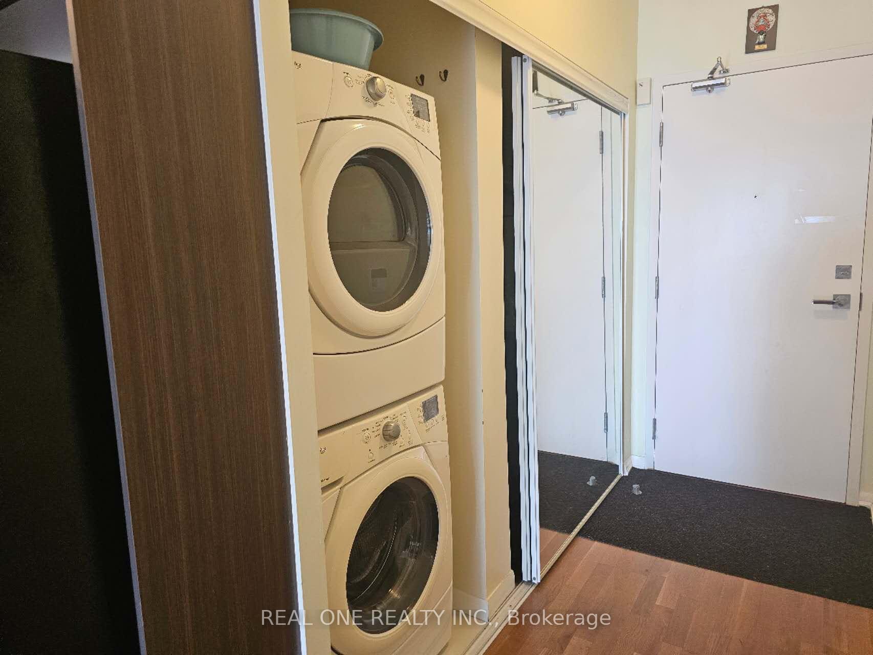 Photo 11 of Unit 3703, 832 Bay Street, Toronto, Bay Street Corridor — HOMEH