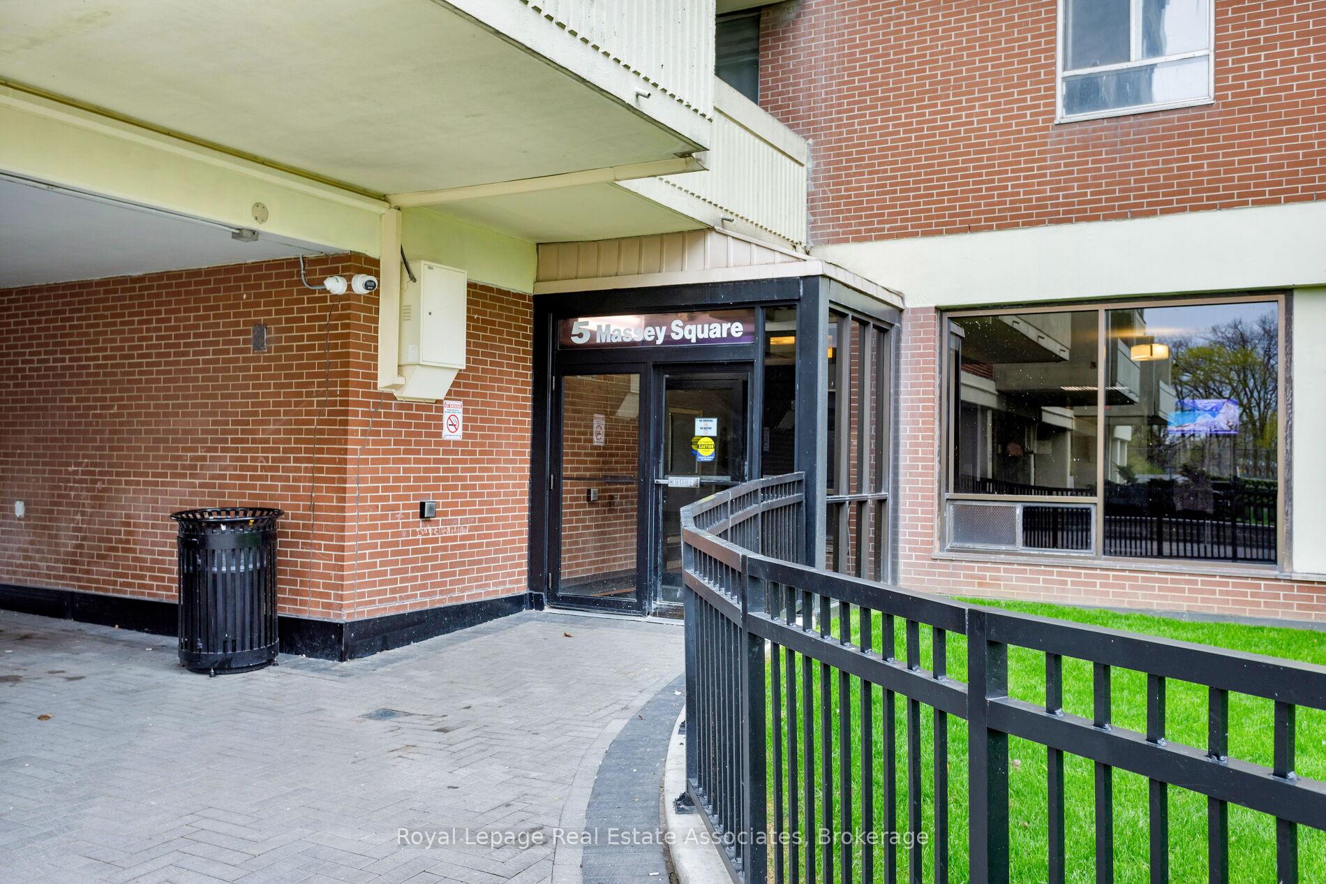 Photo 2 of Unit 1710, 5 Massey Square, Toronto, Crescent Town — HOMEH