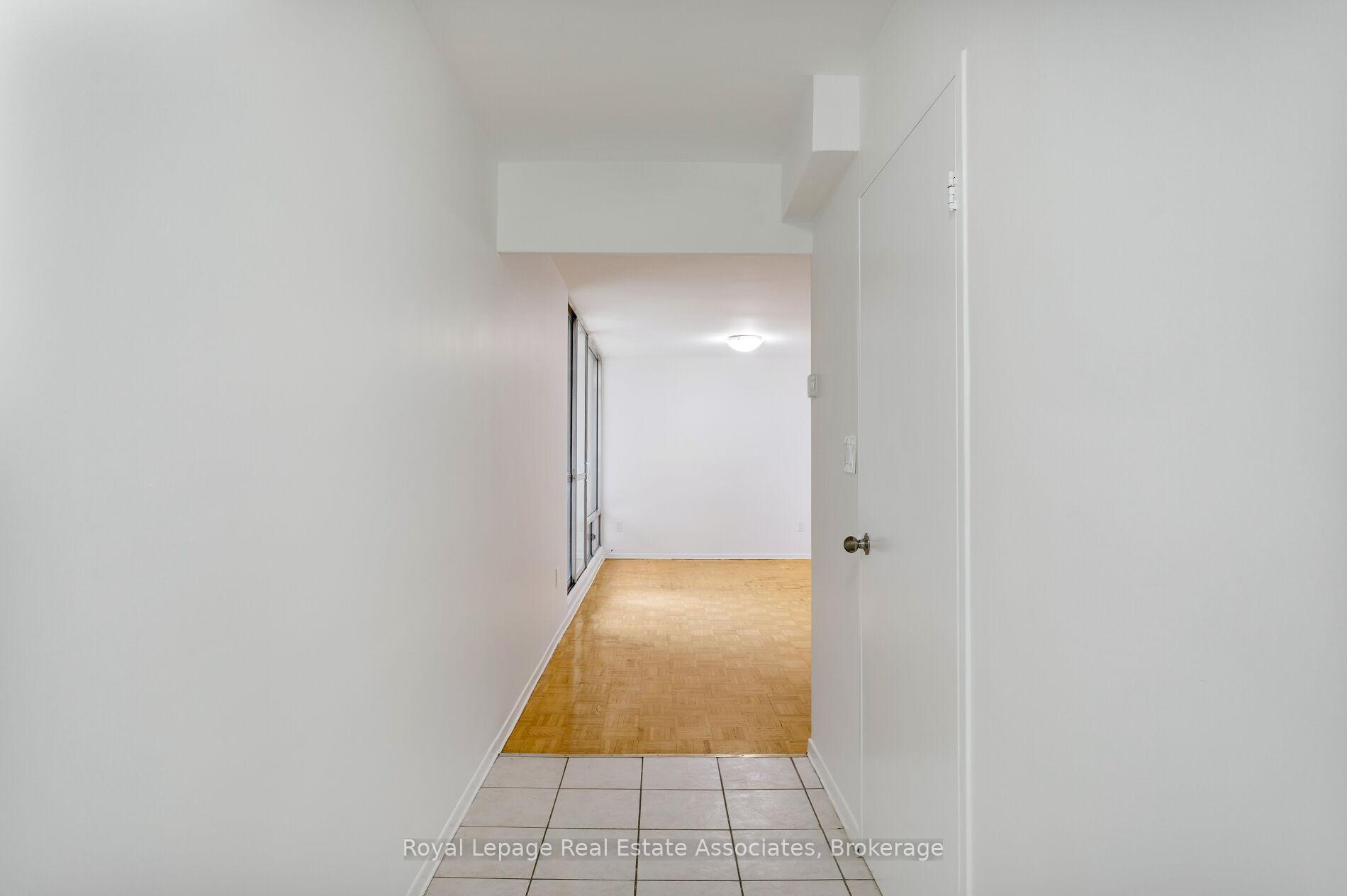 Photo 4 of Unit 1710, 5 Massey Square, Toronto, Crescent Town — HOMEH