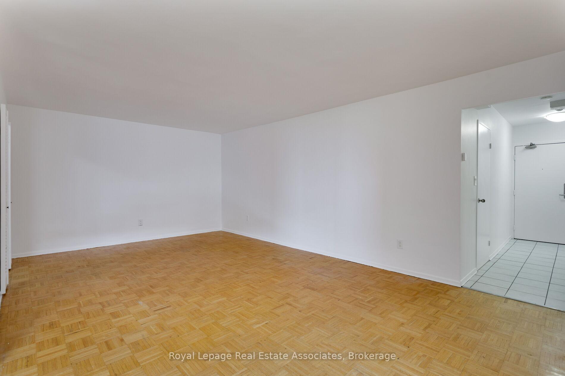 Photo 6 of Unit 1710, 5 Massey Square, Toronto, Crescent Town — HOMEH