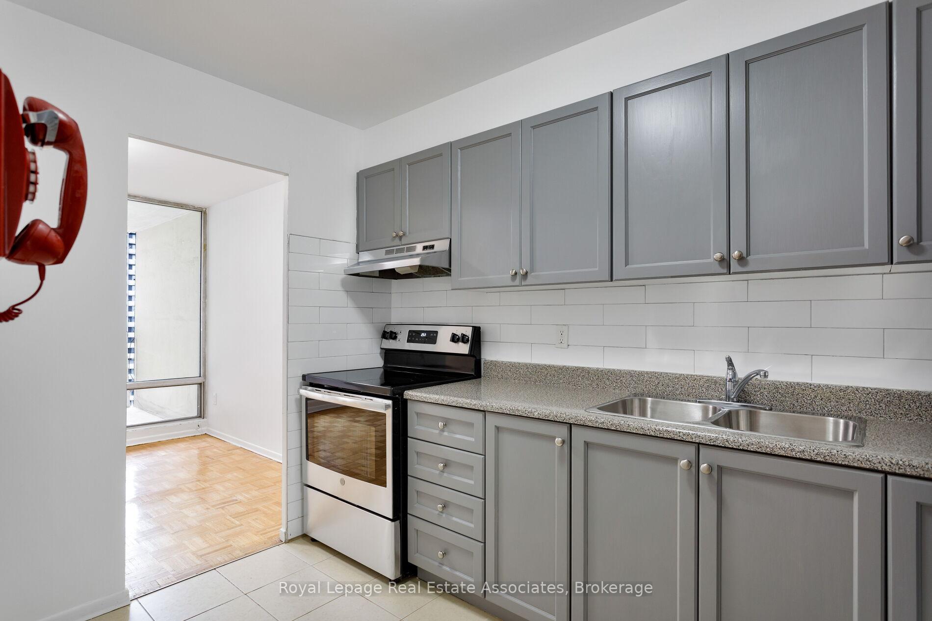 Photo 15 of Unit 1710, 5 Massey Square, Toronto, Crescent Town — HOMEH