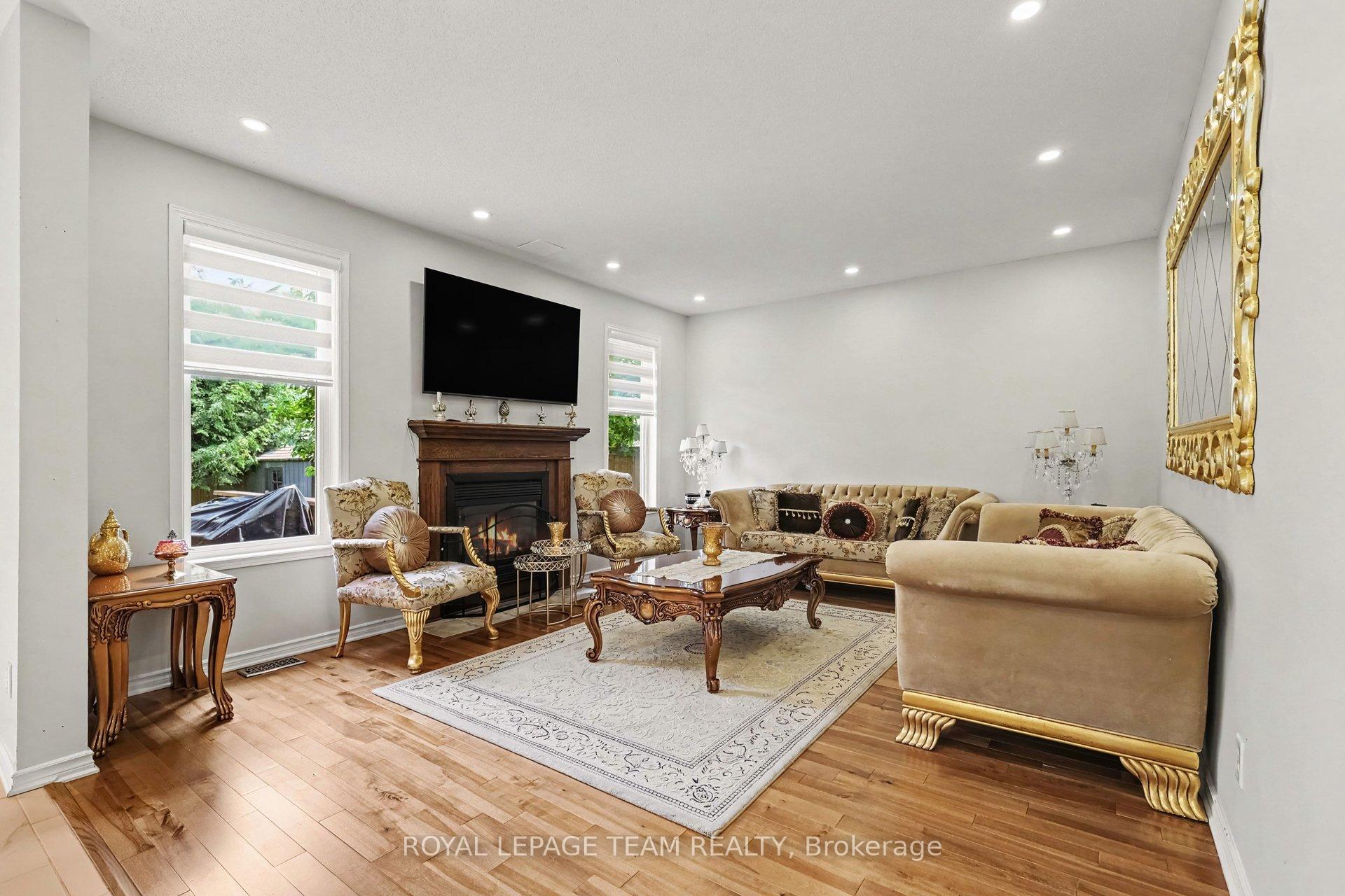Photo 2 of 19 Keighley Circle, Ottawa, Kanata - Morgan's Grant/South March — HOMEH