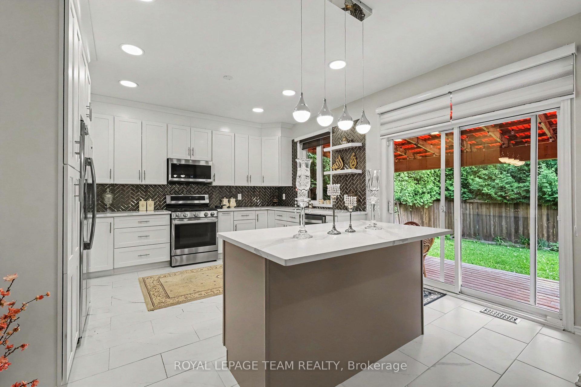 Photo 6 of 19 Keighley Circle, Ottawa, Kanata - Morgan's Grant/South March — HOMEH
