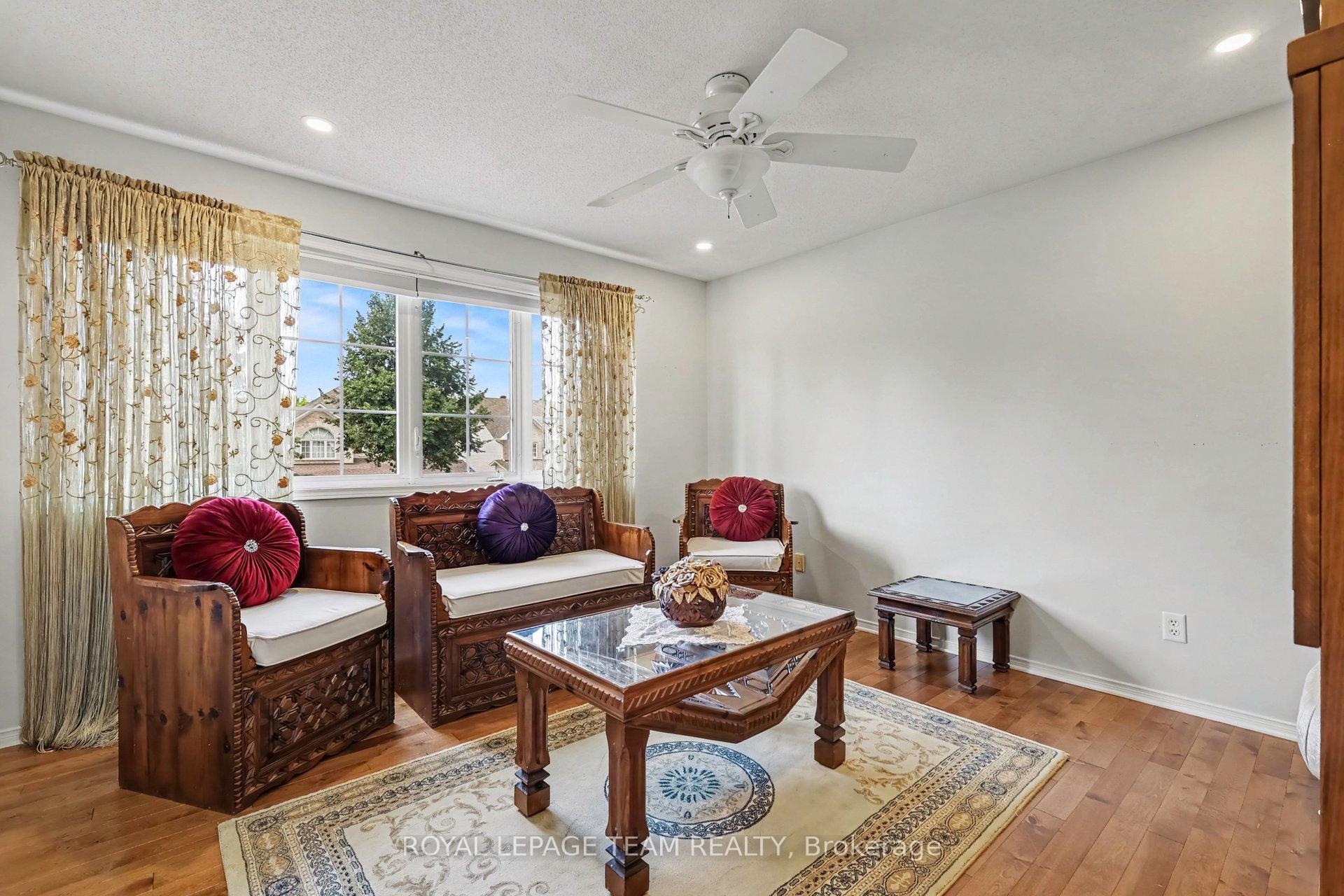 Photo 7 of 19 Keighley Circle, Ottawa, Kanata - Morgan's Grant/South March — HOMEH