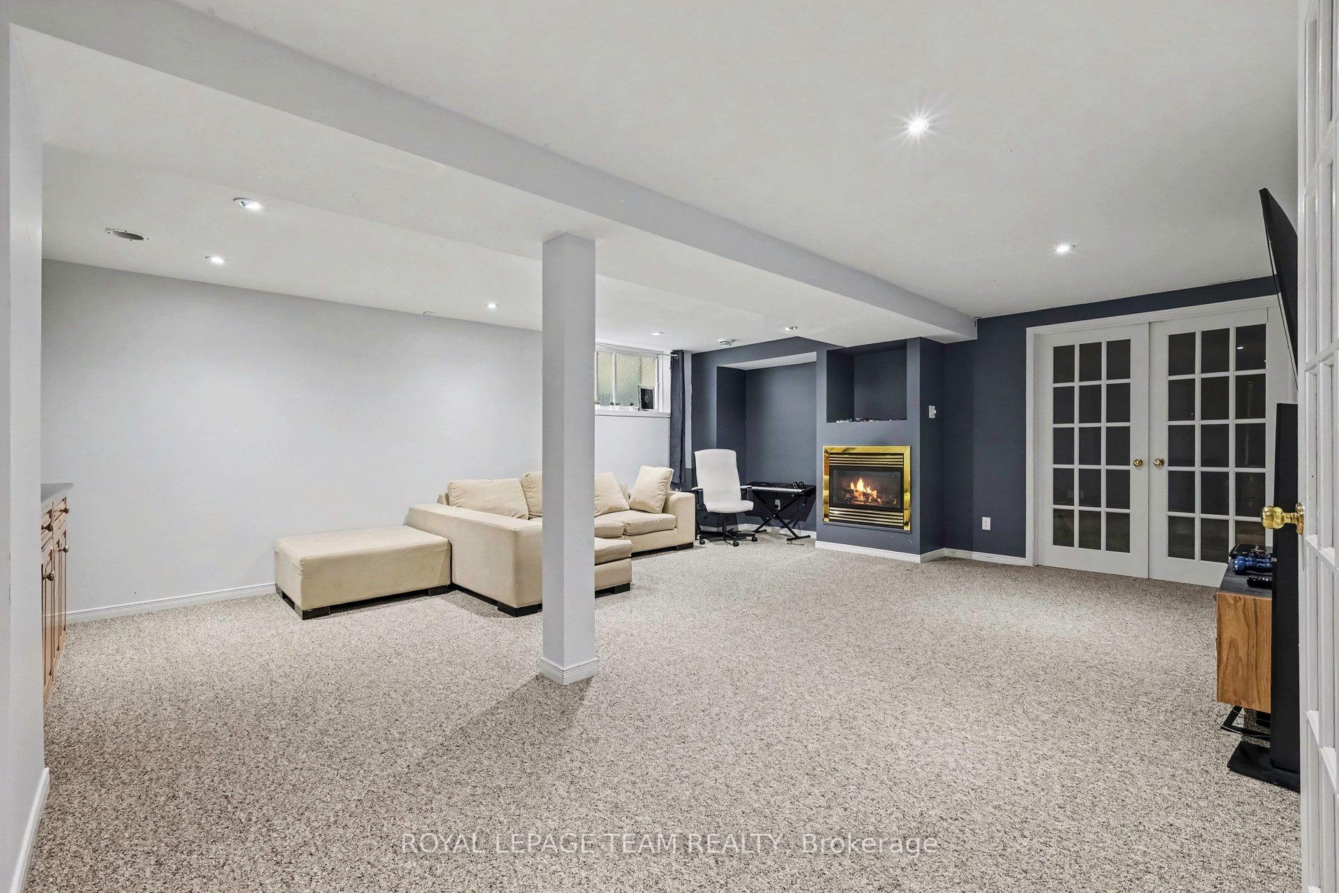 Photo 15 of 19 Keighley Circle, Ottawa, Kanata - Morgan's Grant/South March — HOMEH