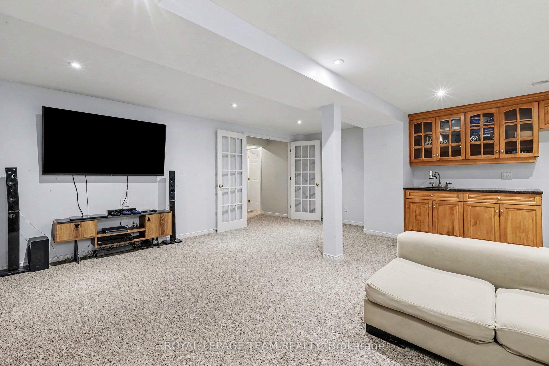 Photo 16 of 19 Keighley Circle, Ottawa, Kanata - Morgan's Grant/South March — HOMEH