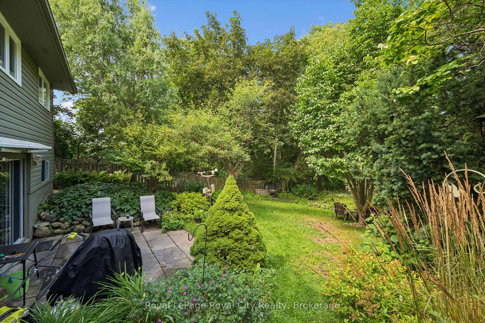 Photo 2 of 34 Pondview Crescent, Guelph, Victoria North — HOMEH