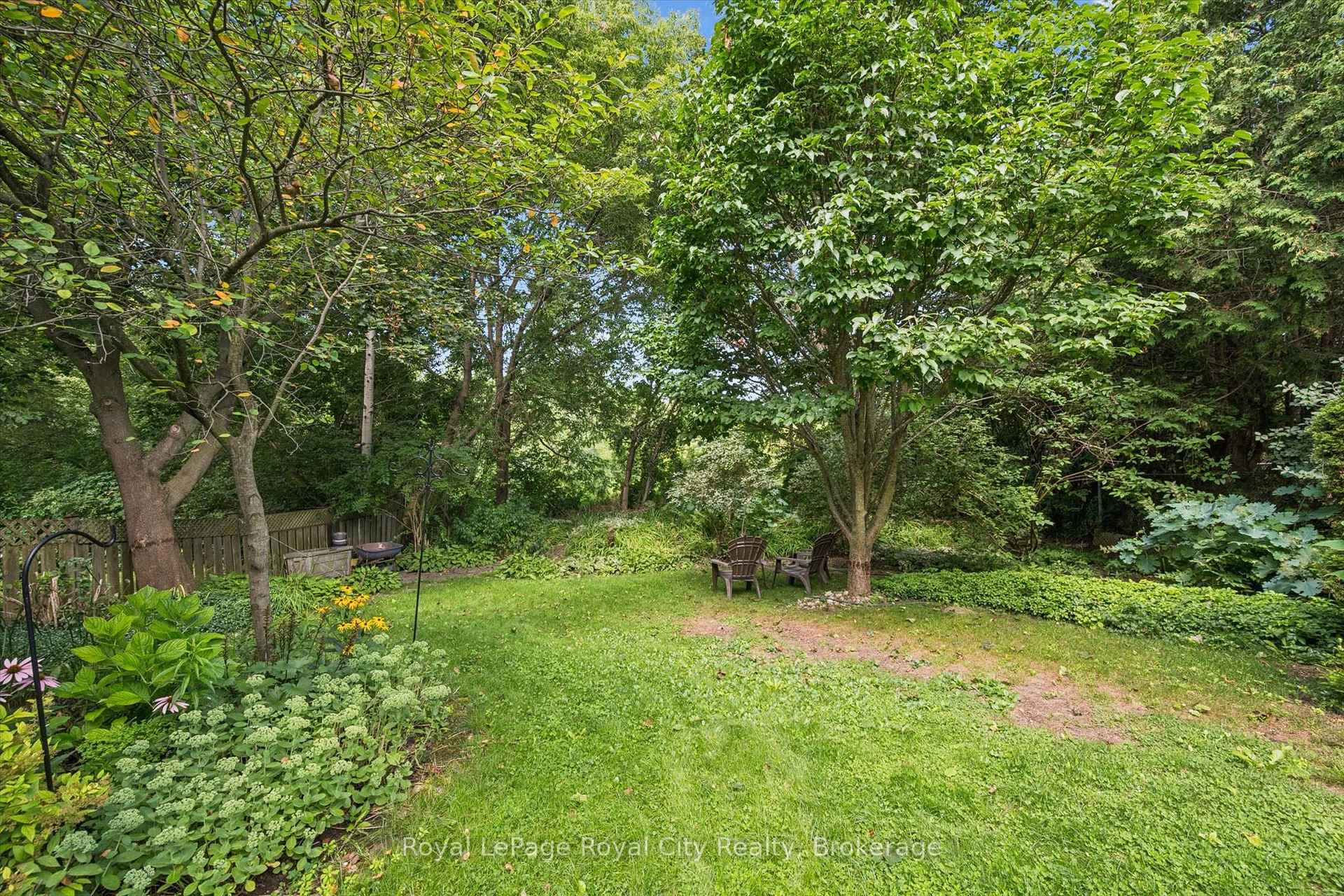 Photo 3 of 34 Pondview Crescent, Guelph, Victoria North — HOMEH