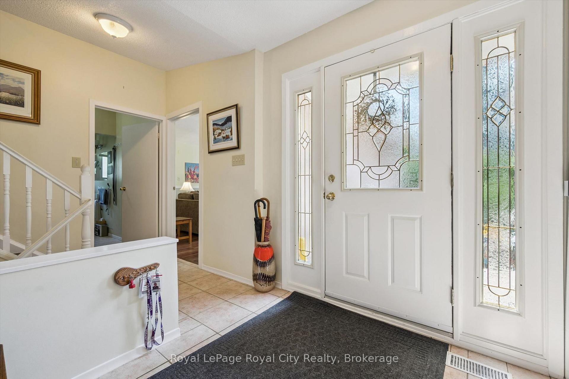 Photo 5 of 34 Pondview Crescent, Guelph, Victoria North — HOMEH