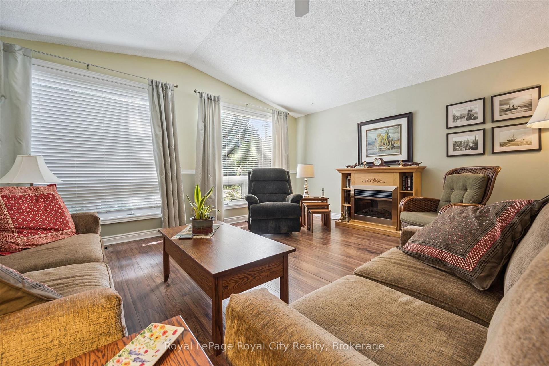 Photo 6 of 34 Pondview Crescent, Guelph, Victoria North — HOMEH