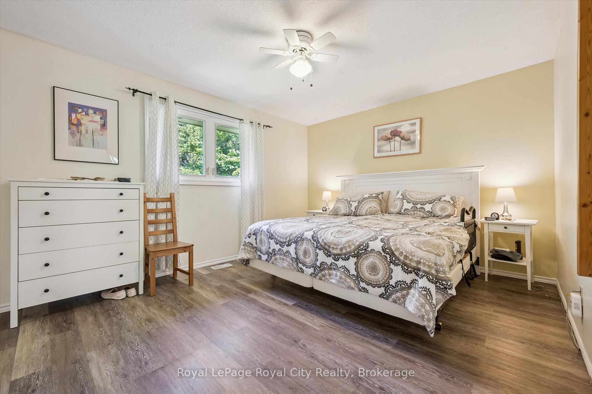 Photo 11 of 34 Pondview Crescent, Guelph, Victoria North — HOMEH