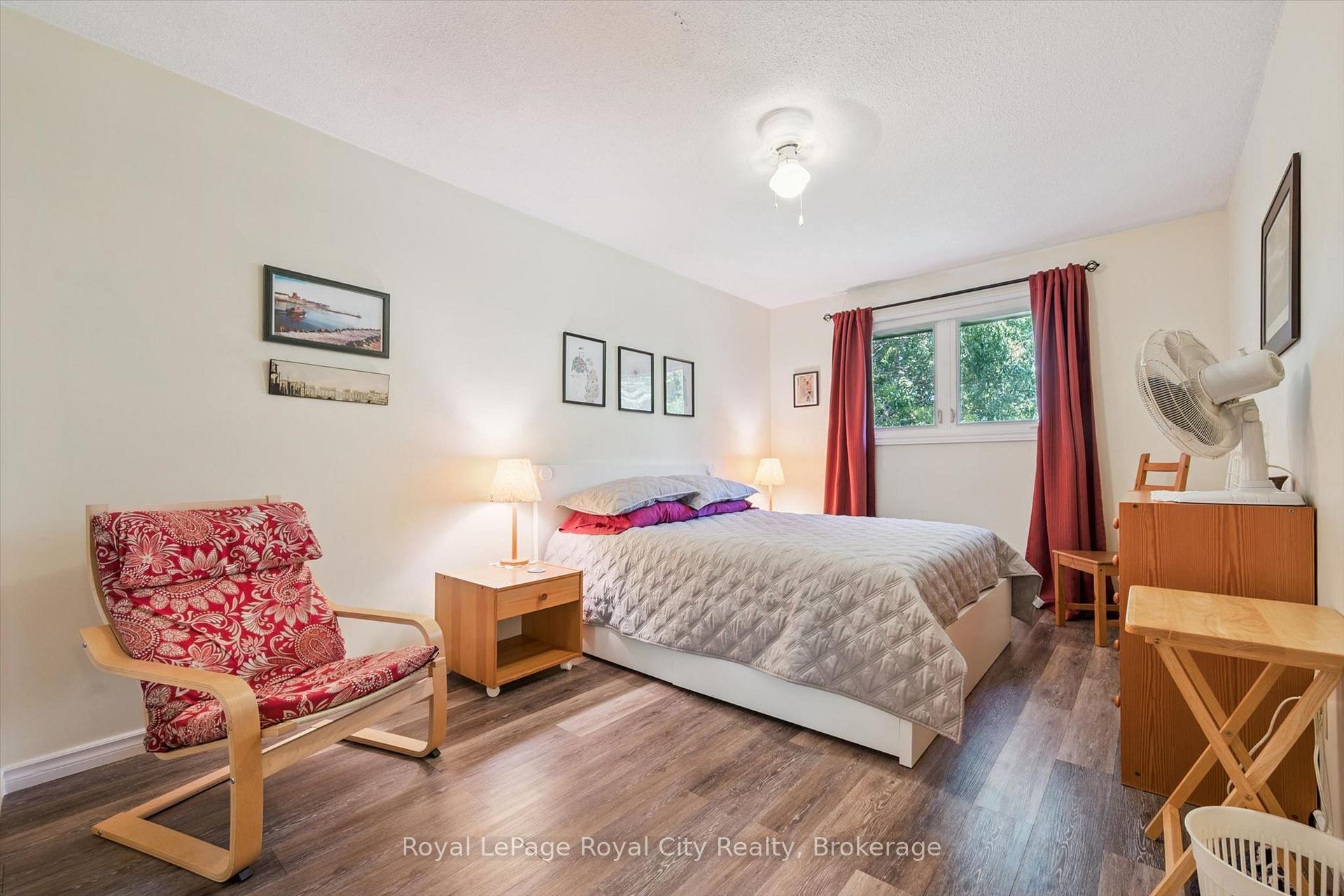 Photo 14 of 34 Pondview Crescent, Guelph, Victoria North — HOMEH