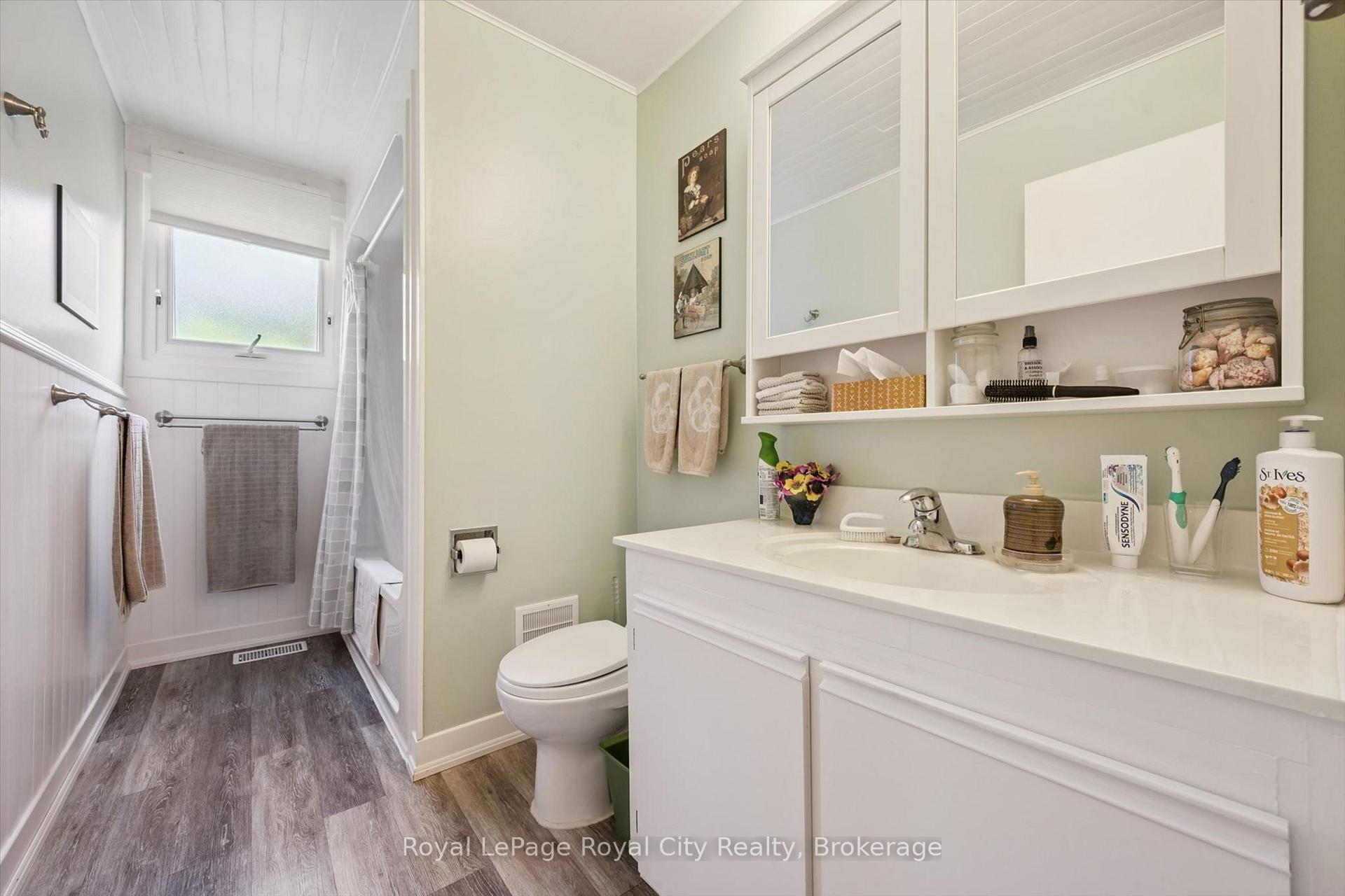 Photo 15 of 34 Pondview Crescent, Guelph, Victoria North — HOMEH