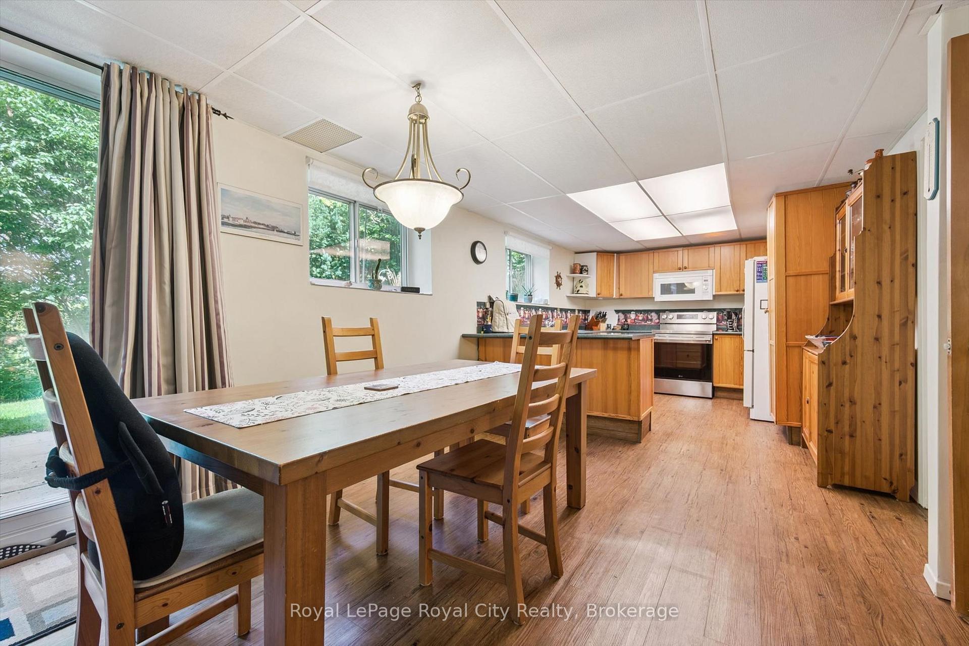 Photo 19 of 34 Pondview Crescent, Guelph, Victoria North — HOMEH