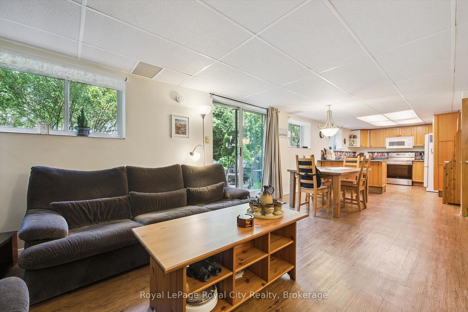 Photo 20 of 34 Pondview Crescent, Guelph, Victoria North — HOMEH