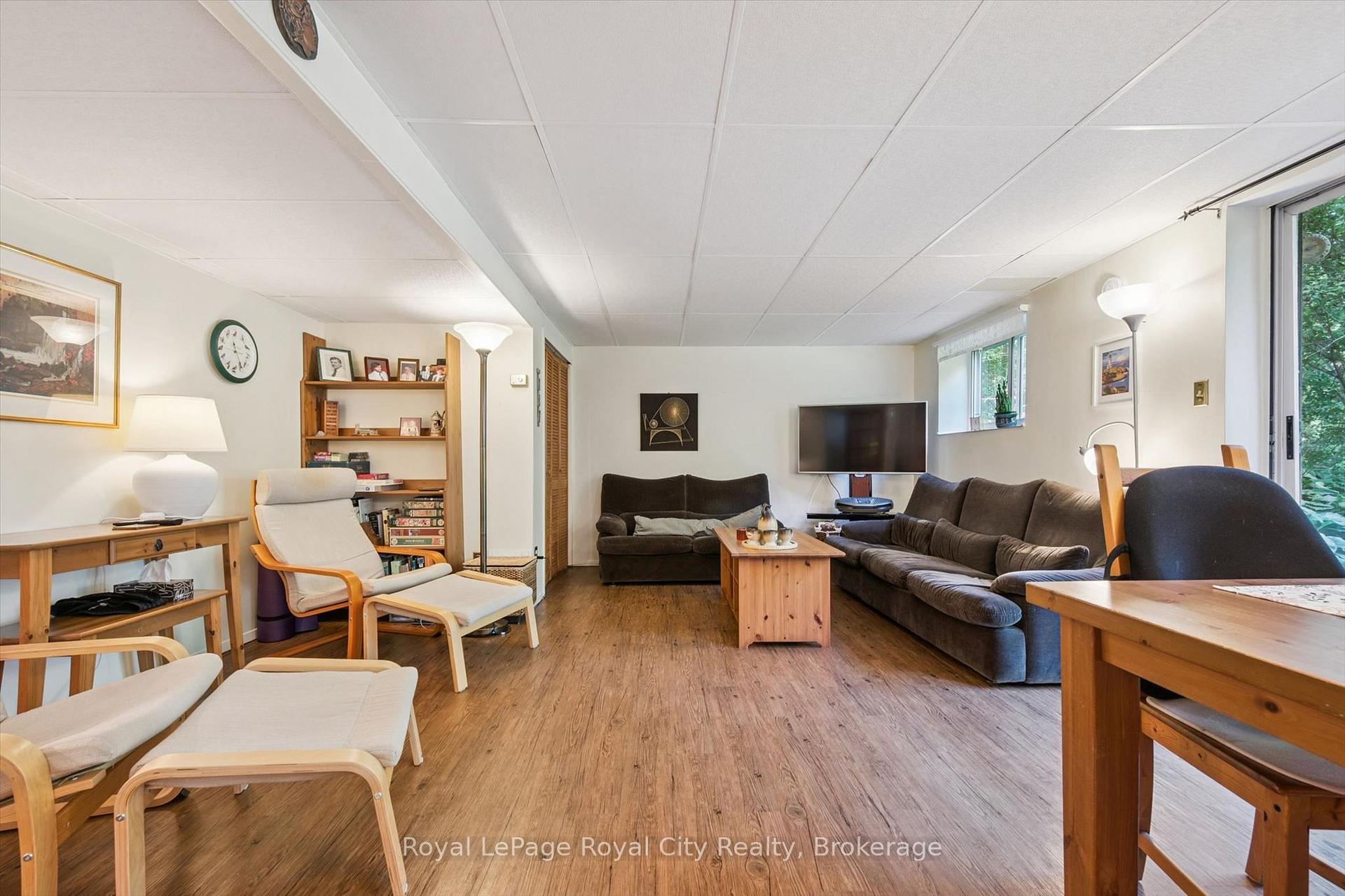 Photo 21 of 34 Pondview Crescent, Guelph, Victoria North — HOMEH