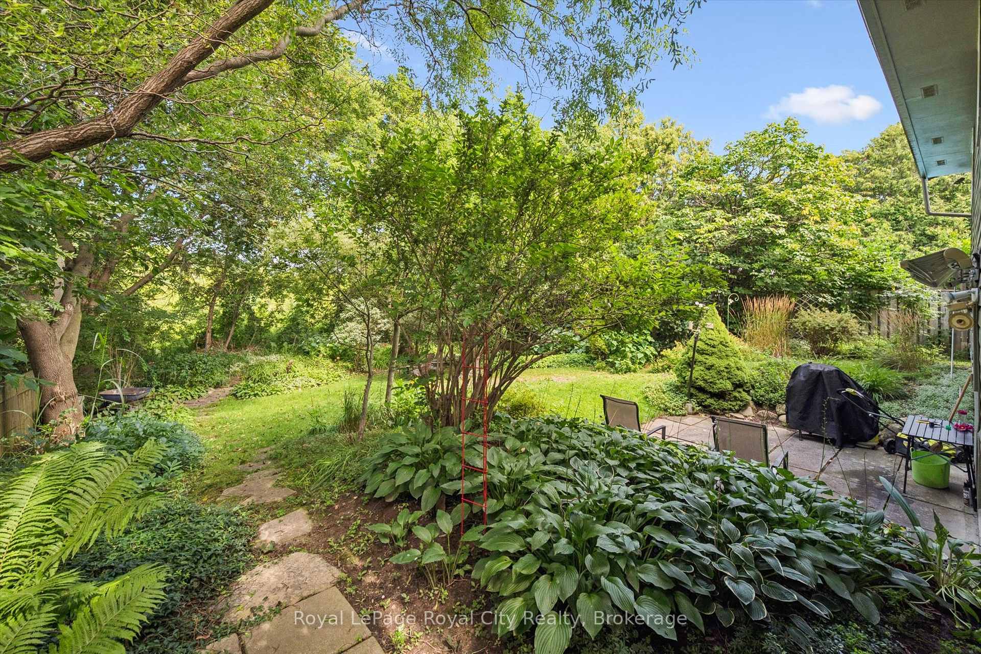 Photo 22 of 34 Pondview Crescent, Guelph, Victoria North — HOMEH