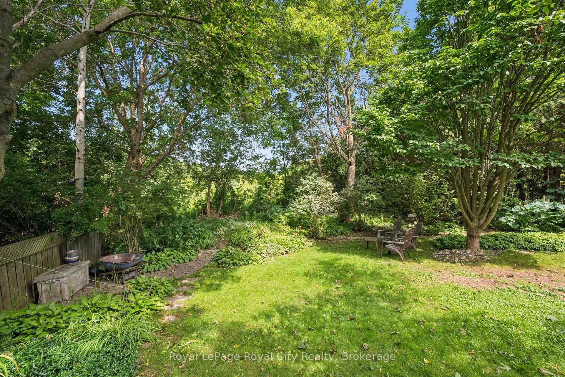 Photo 23 of 34 Pondview Crescent, Guelph, Victoria North — HOMEH